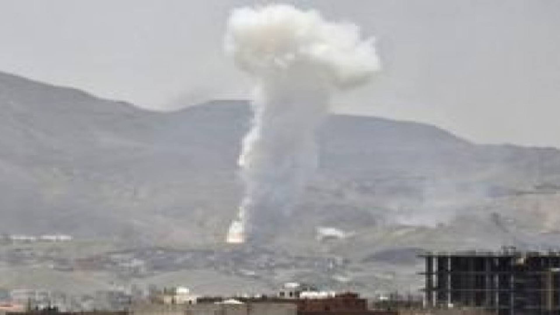 التحالف يقصف مواقع الحوثيين في عدن وإب