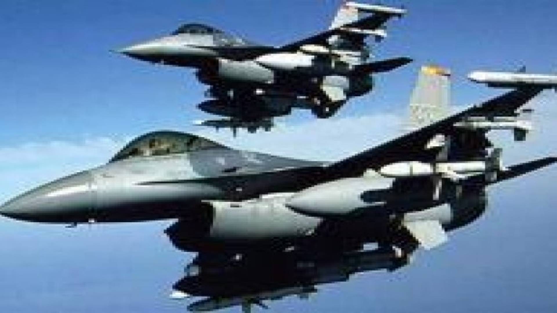 طائرات التحالف تقصف مواقع موالية للحوثيين وصالح بعدن