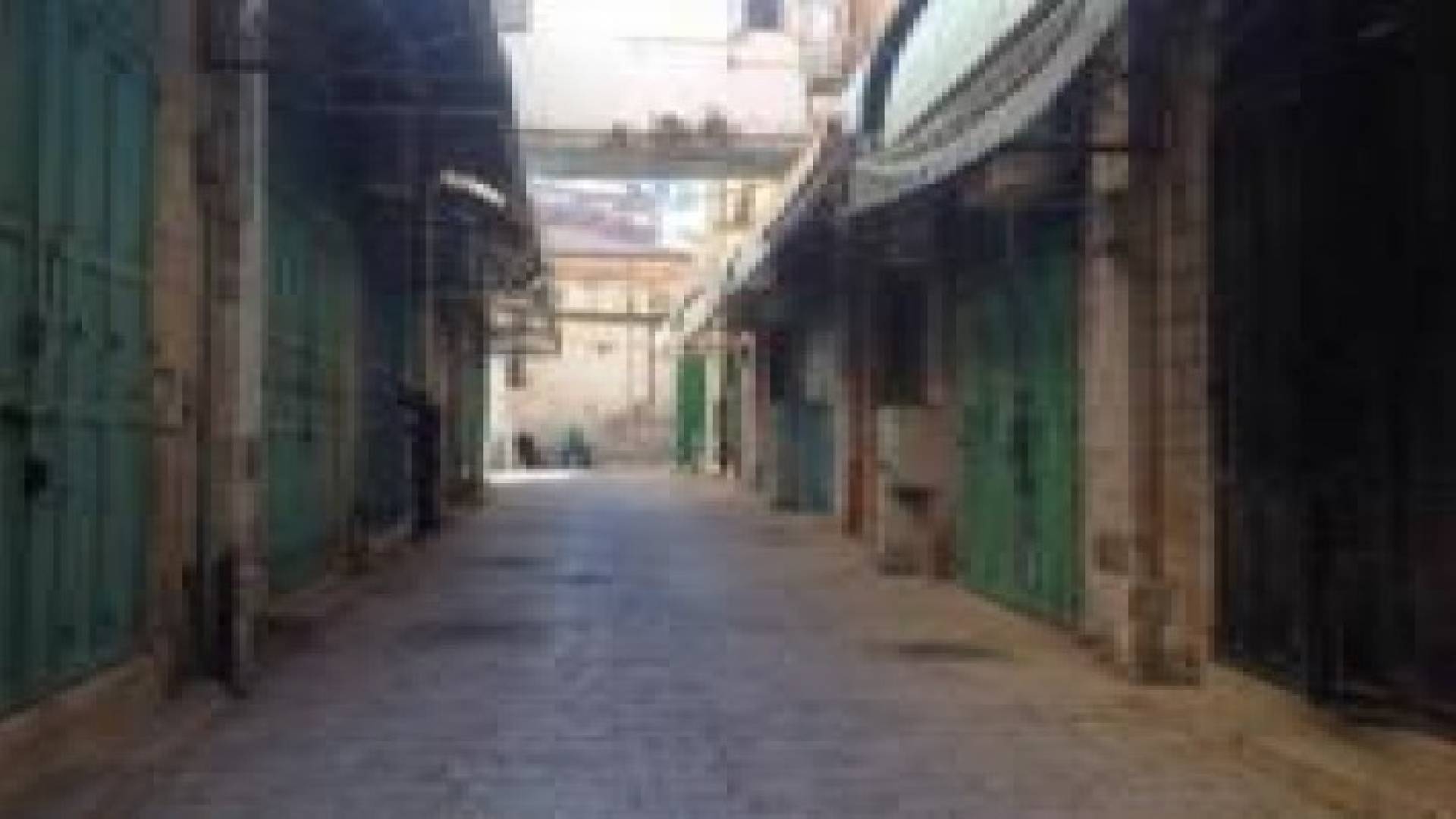 إضراب تجاري في القدس حدادا على فتى قتله الاحتلال