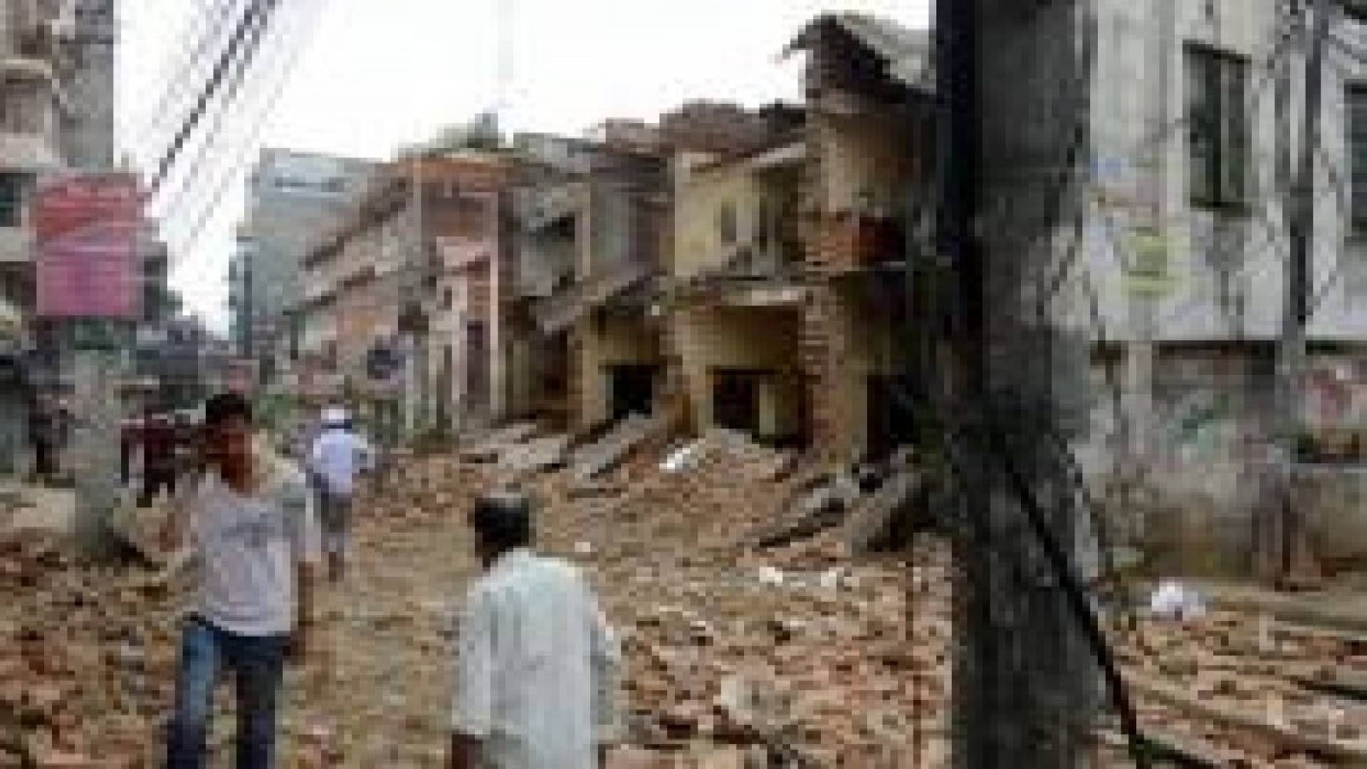 1457 قتيلا آخر حصيلة لضحايا زلزال نيبال و15 هزة ارتدادية تدفع السكان إلى الشوارع