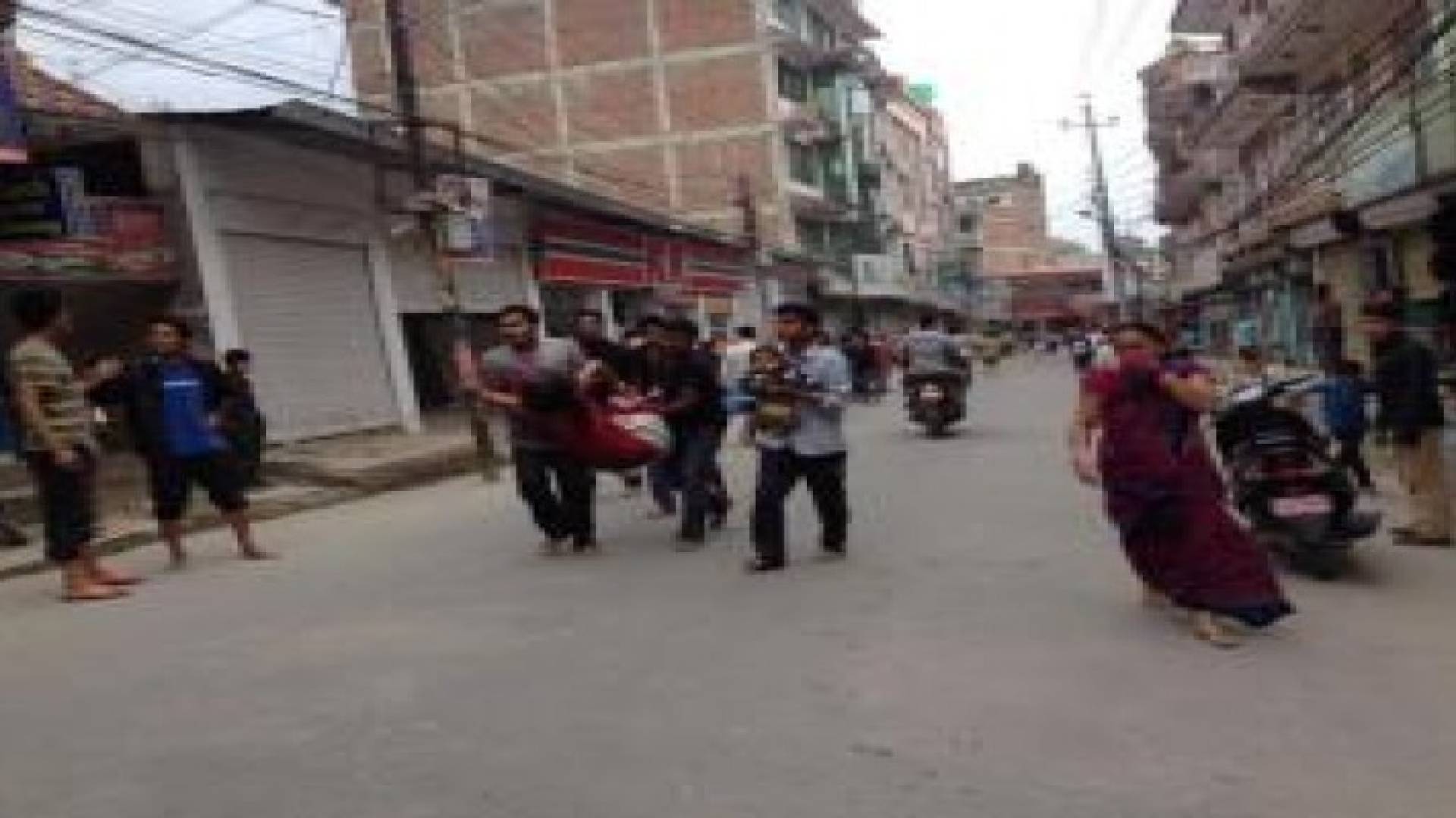 هزة جديدة في نيبال وأكثر من 2000 قتيل حصيلة زلزال امس