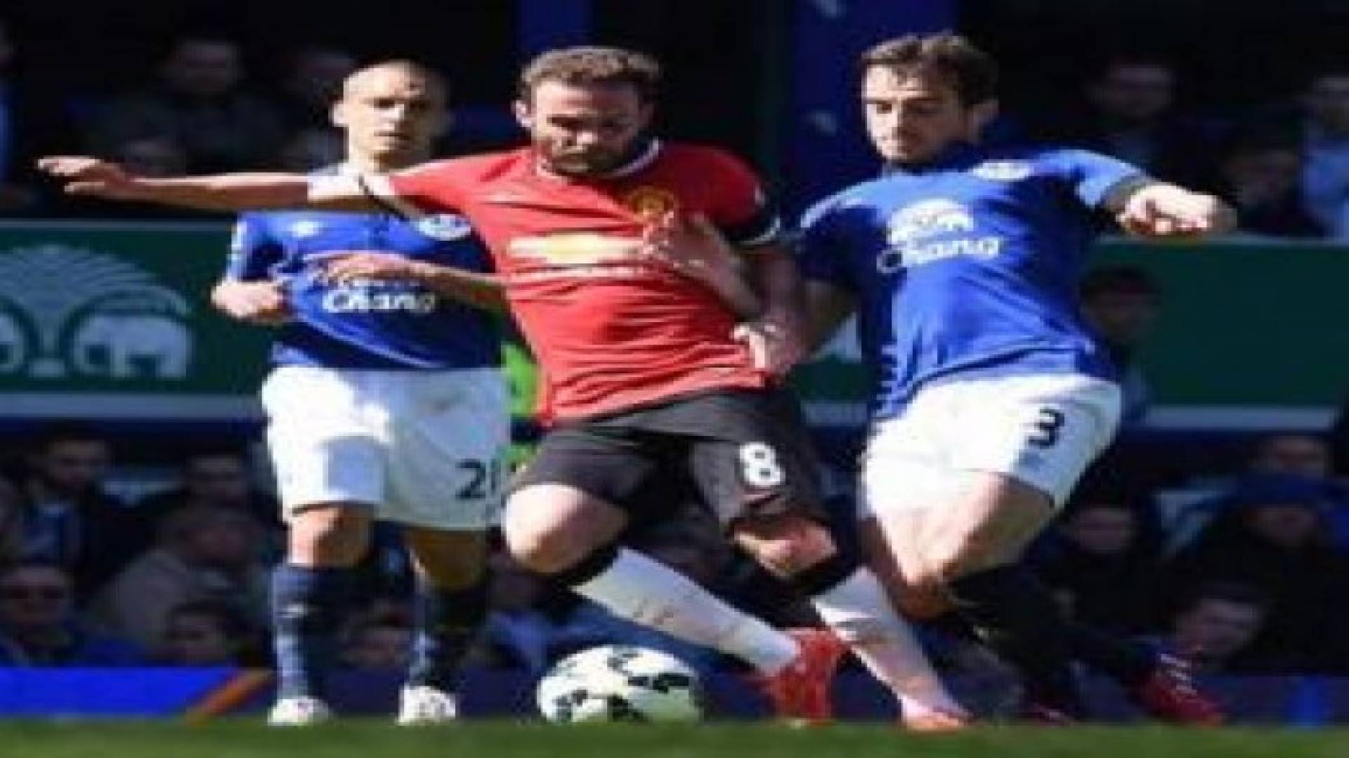 مانشستر يونايتد يخسر بثلاثية أمام إيفرتون في الدوري الإنجليزي