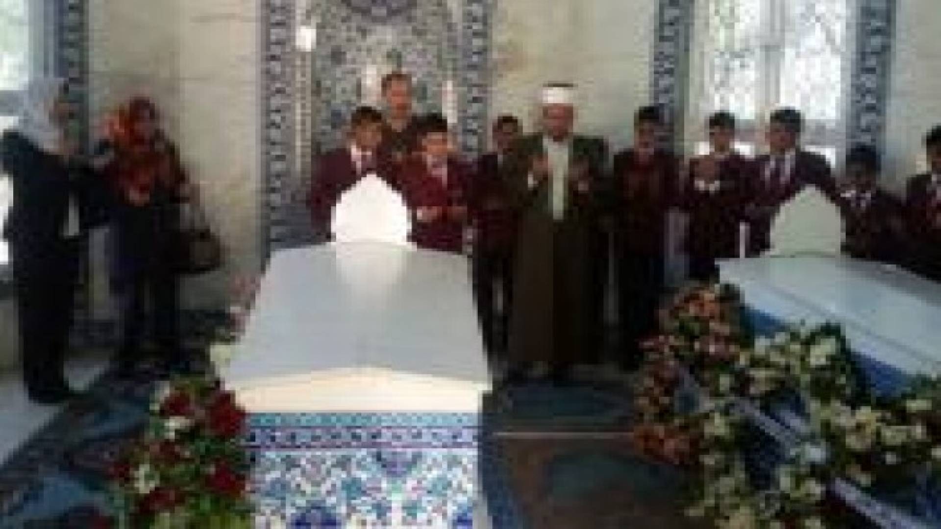 اطفال مبرة ام الحسين يزورون ضريح المغفور لها الملكة زين الشرف