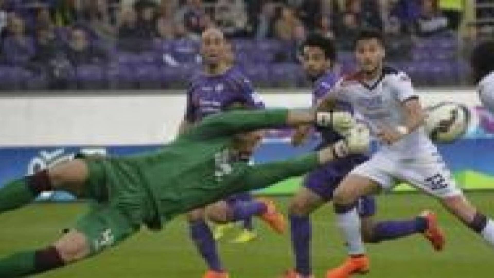 كالياري يقسو على فيورنتينا