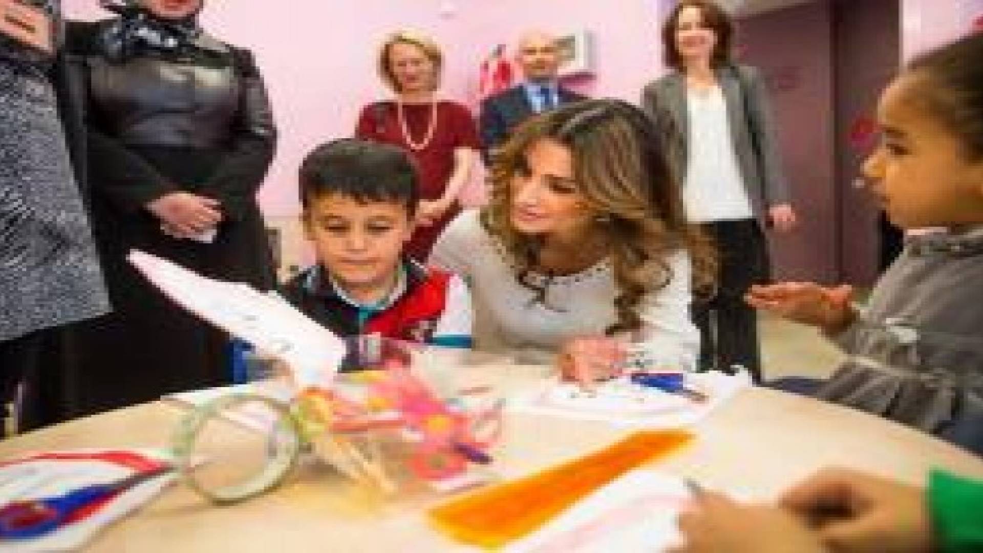 الملكة تطلق برنامجا تعليميا وطنيا لتحسين مهارات القراءة والحساب