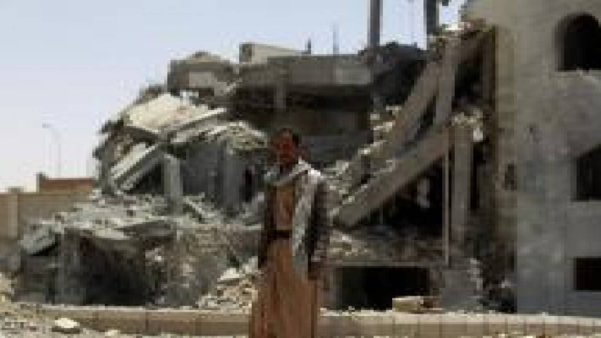 غارات تستهدف مواقع للحوثيين في عدن