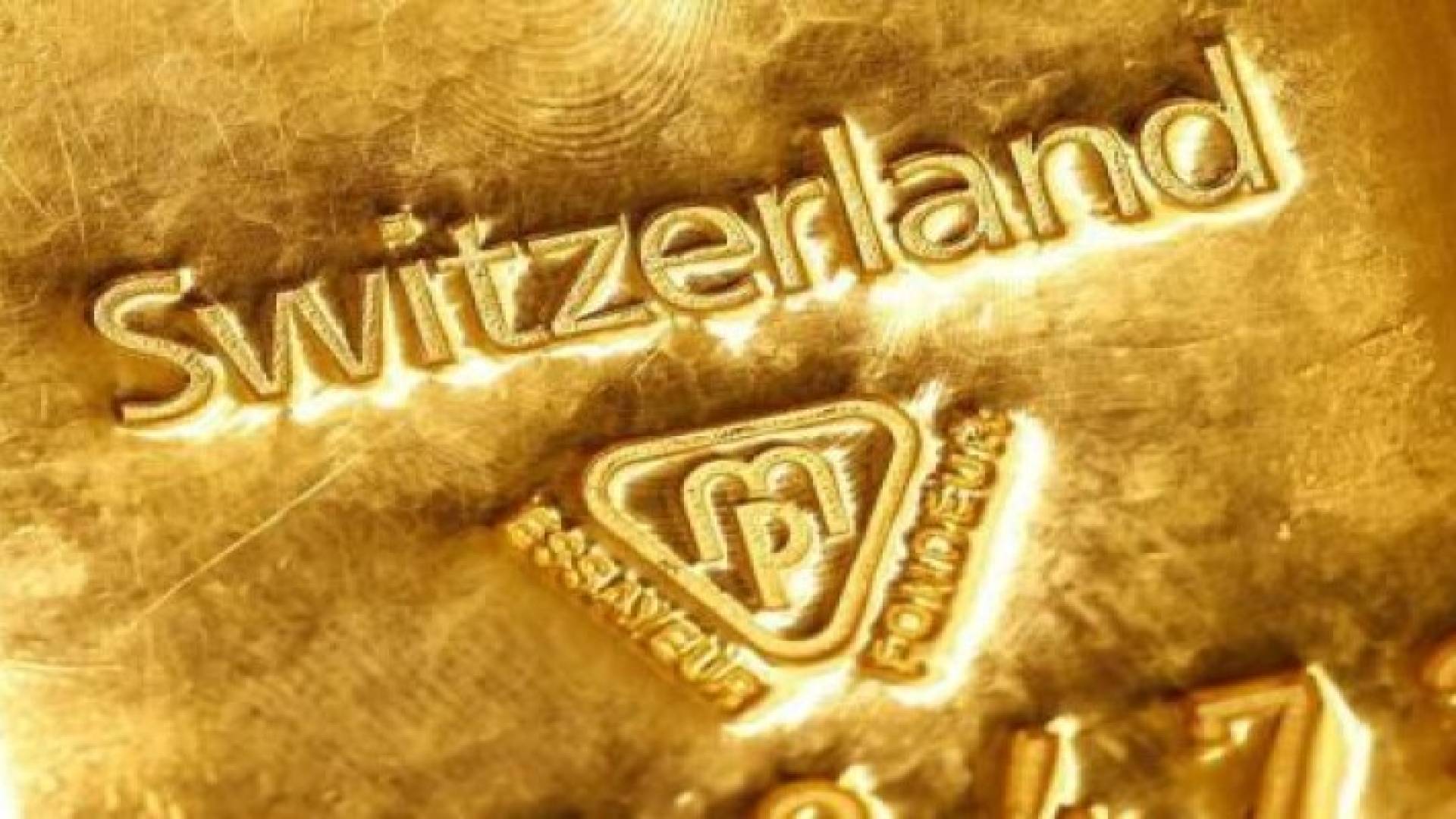 الذهب يتجه لتحقيق أول مكاسبه الأسبوعية في شهر بدعم تراجع الدولار