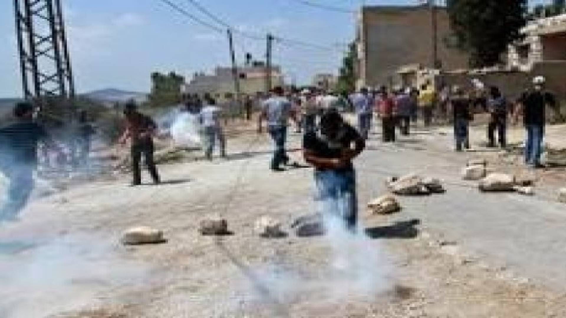 إصابات خلال تفريق الجيش الإسرائيلي مسيرة بالضفة الغربية بيوم الصحافة العالمي