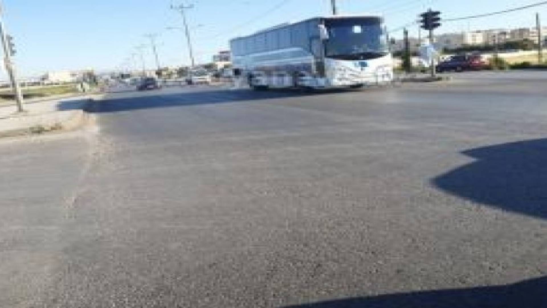 قطع اشارة حمراء يتسبب باصابة شخصين في اربد