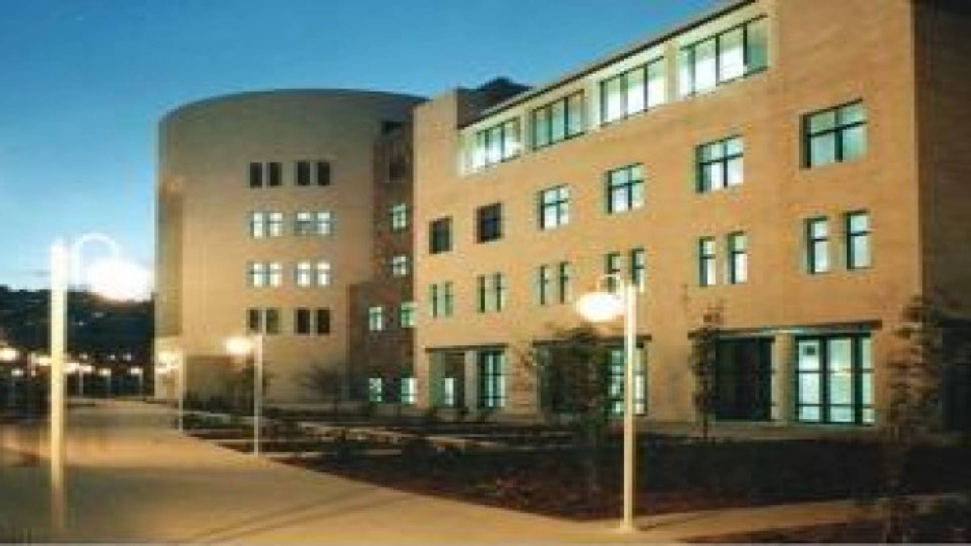 افتتاح المعرض الخامس لمنتجات التشغيل الذاتي للسيدات في جاليري رأس العين