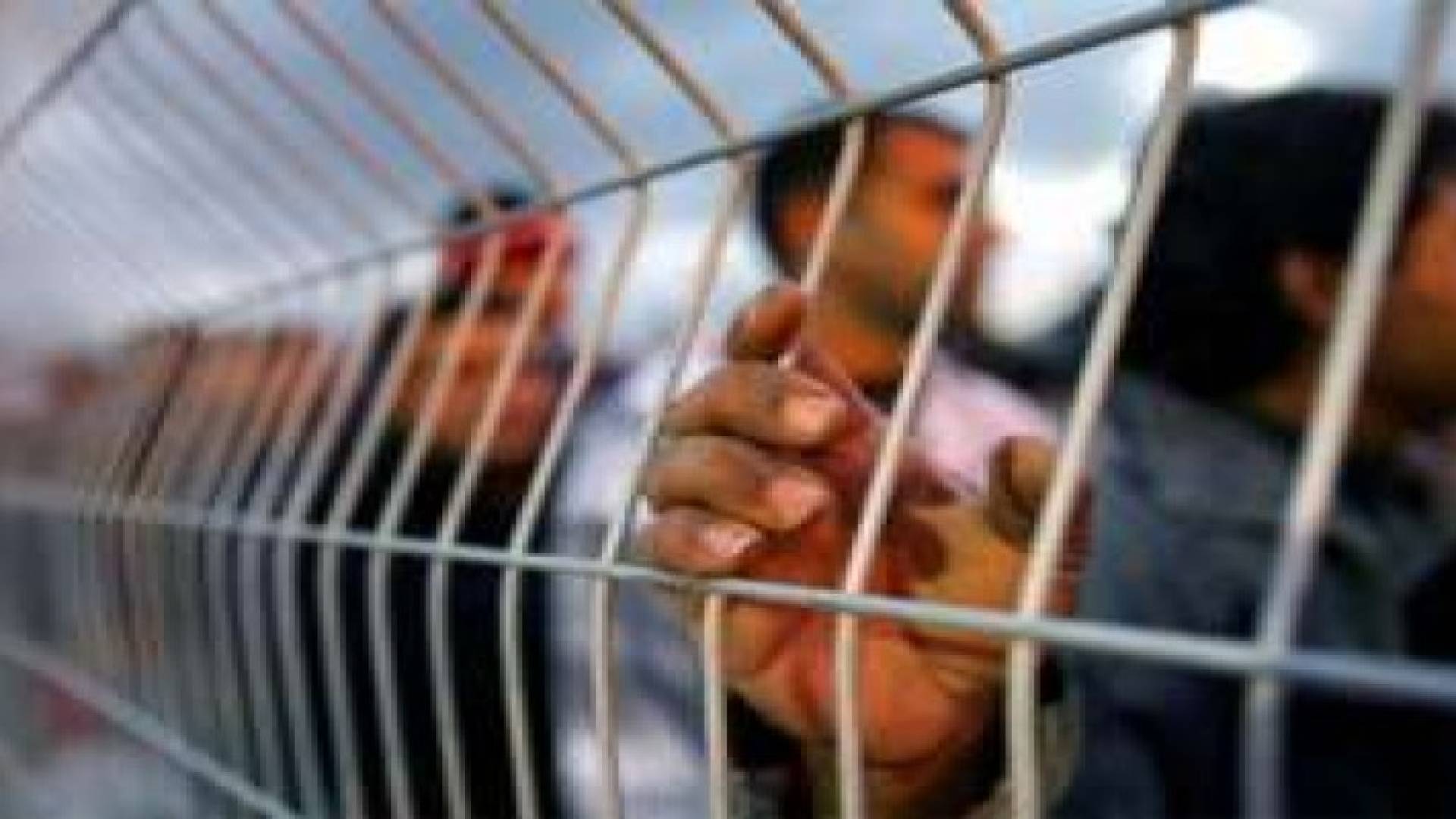 الاحتلال يثبت الاعتقال الإداري لـ11 أسيرا
