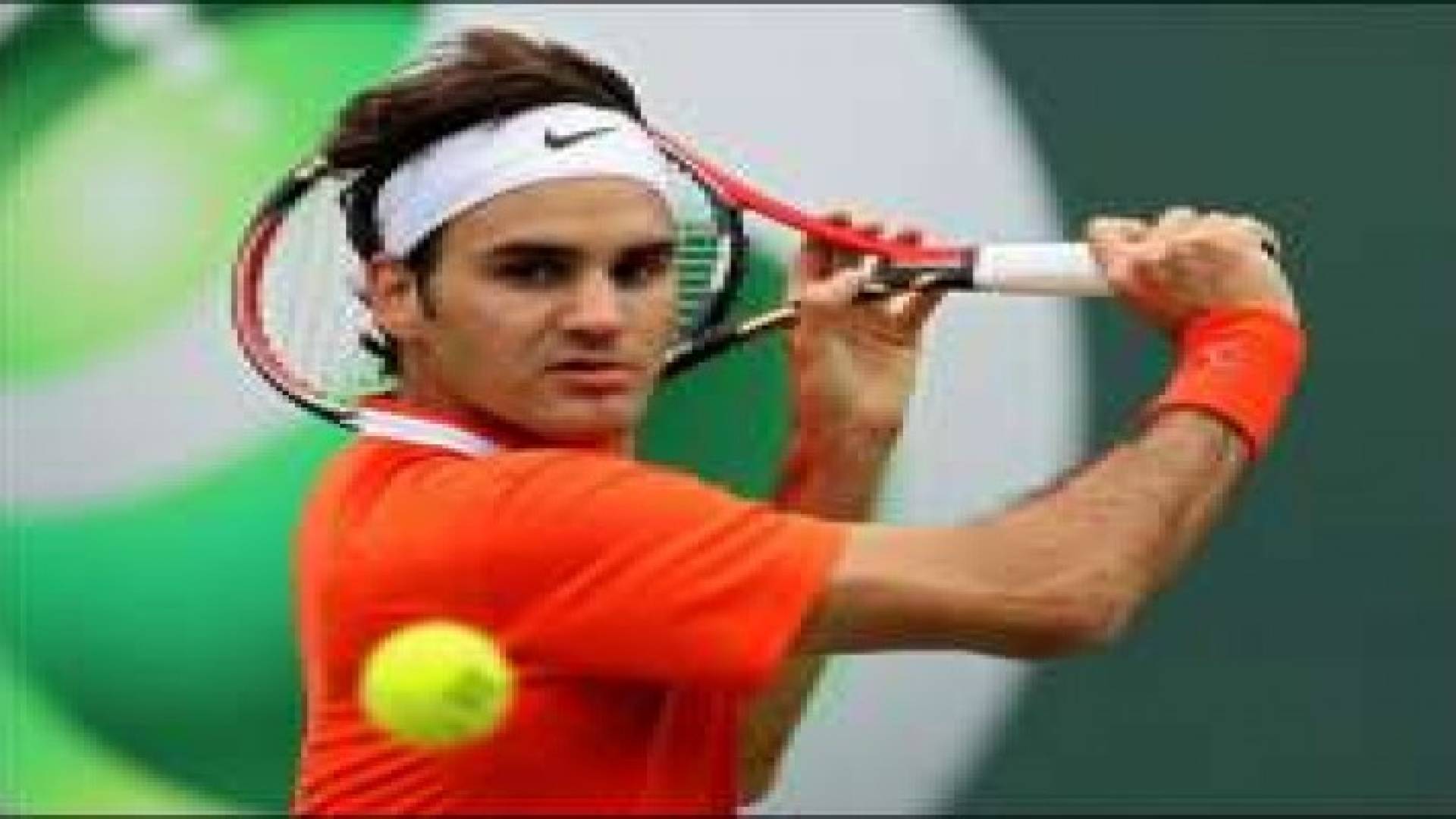 فيدرر يتوج ببطولة إسطنبول المفتوحة للتنس