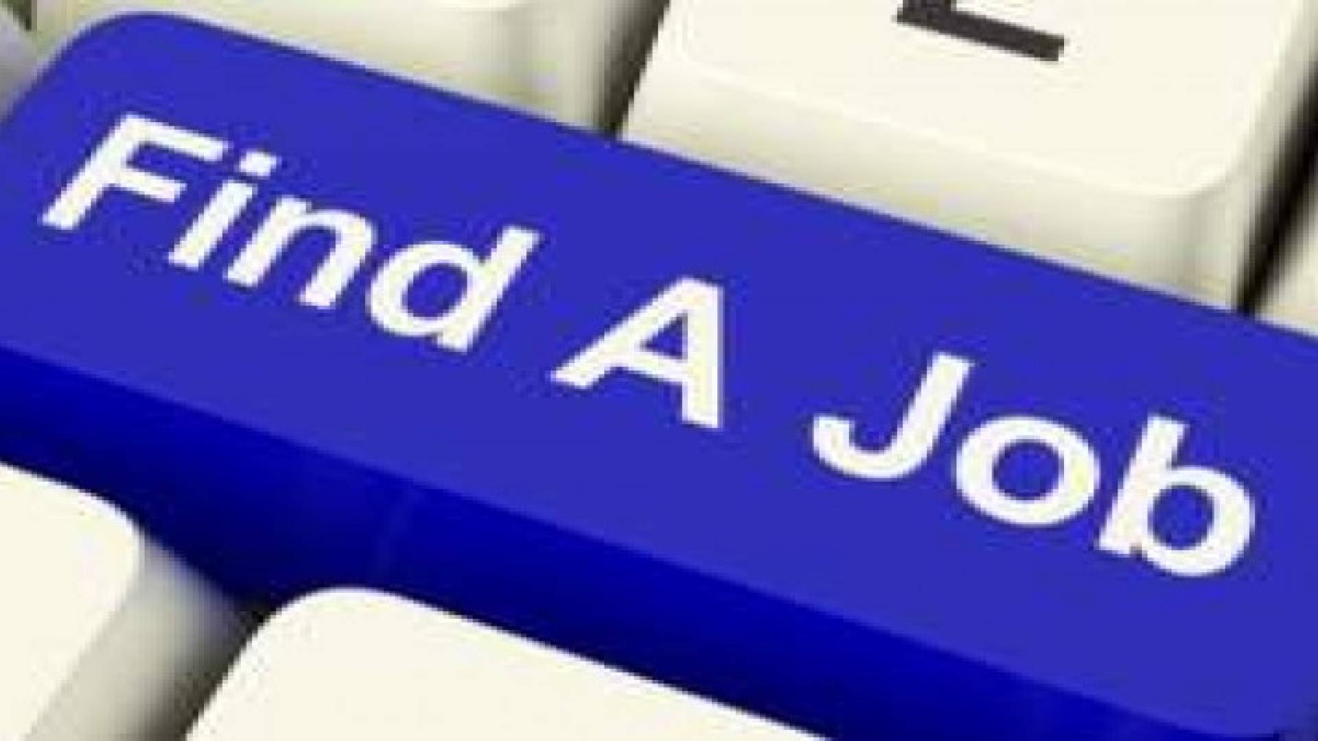 وزير الداخلية اليوناني السابق يبحث عن فرصة عمل على شبكة الإنترنت