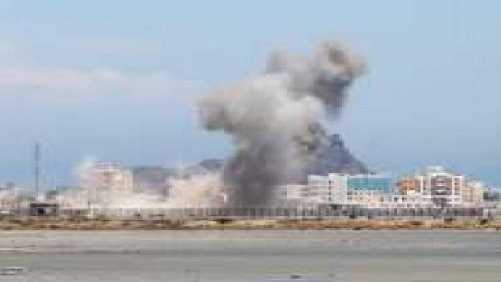 قتلى بقصف مدرسة للشرطة وسط اليمن