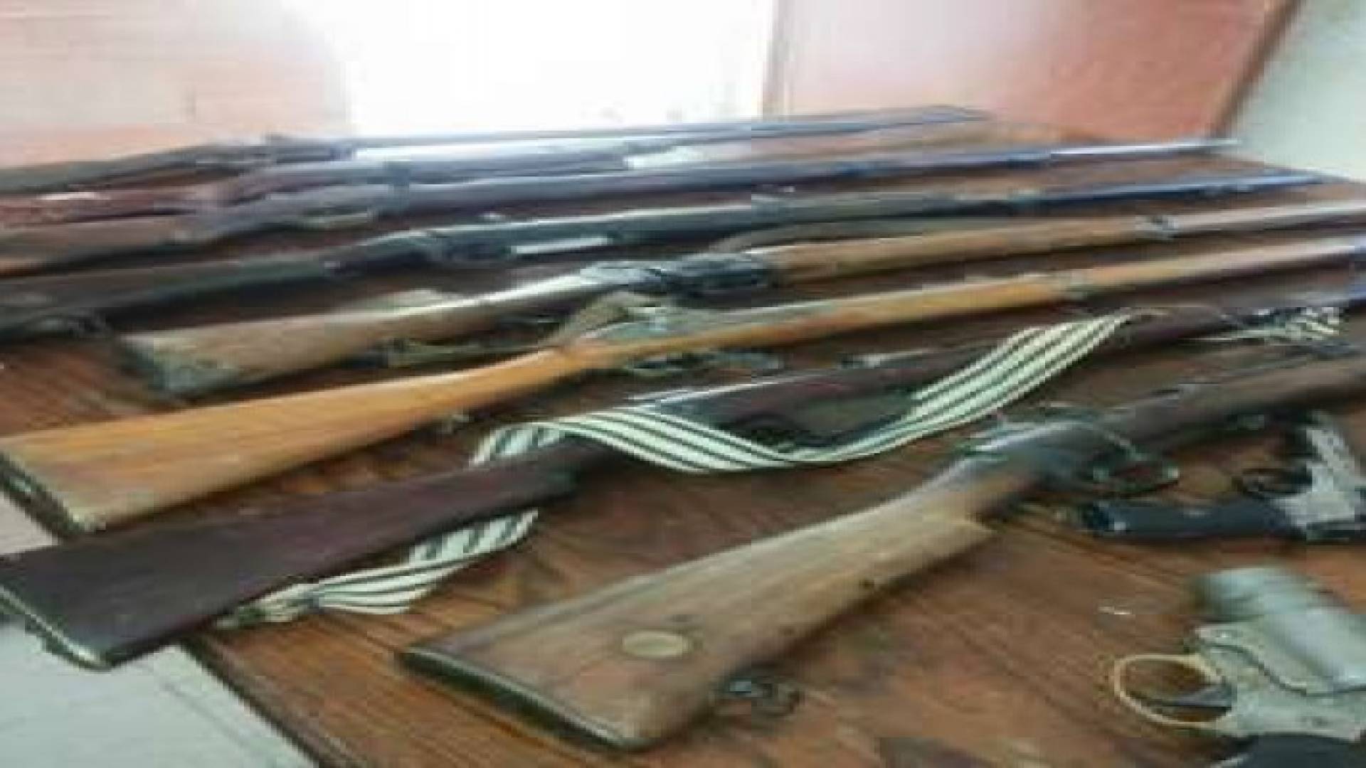 ضبط كميات من الأسلحة والذخائر غير المرخصة في عمان.. صور