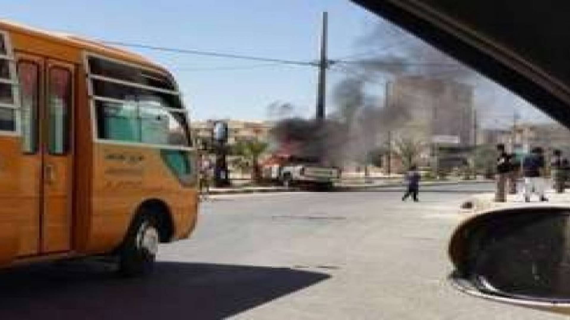 مسلحون يسرقون مركبة بمحافظة معان ويهاجمون قوة أمنية .. فيديو وصور