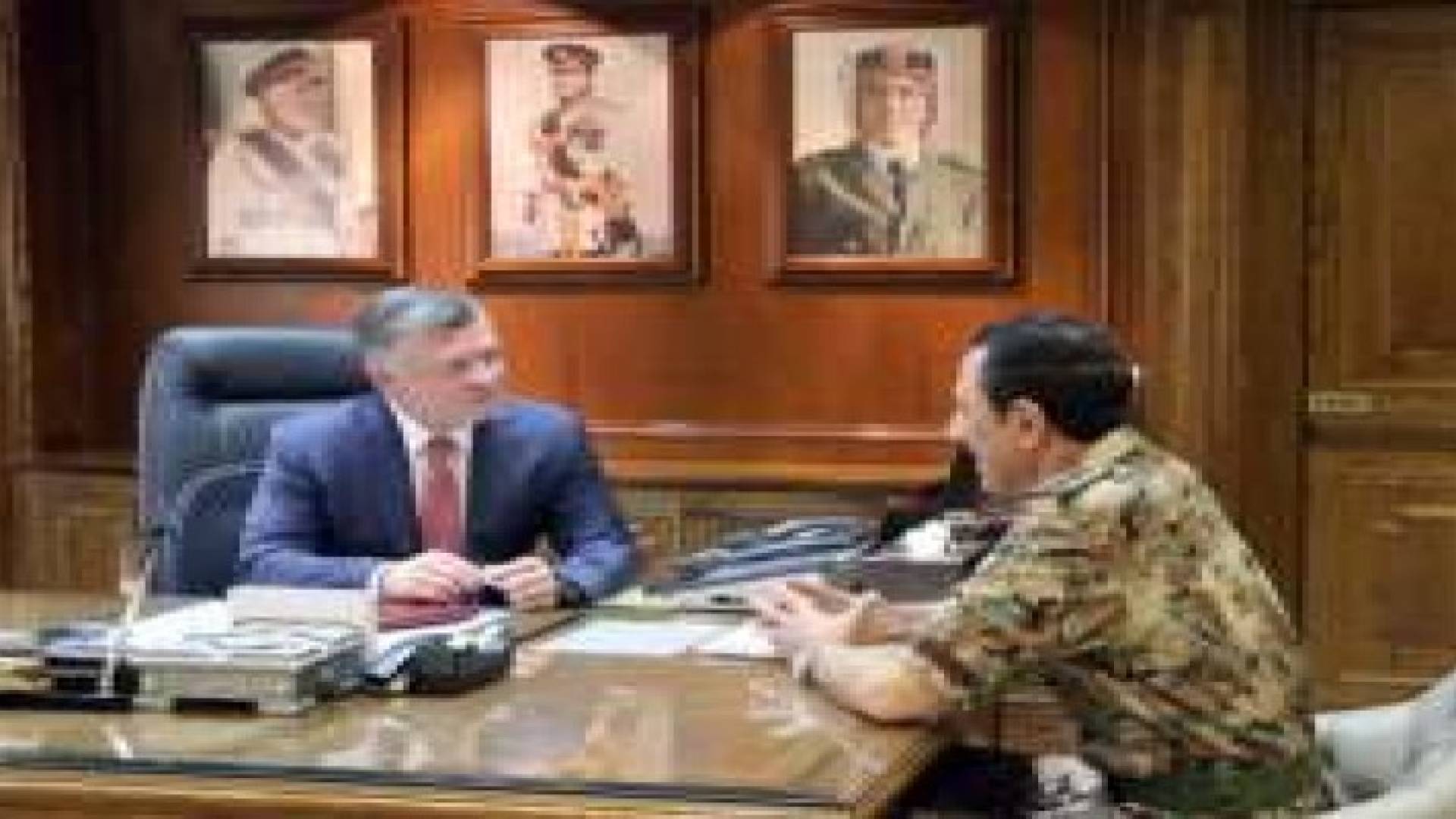 الملك يزور القيادة العامة ويلتقي الزبن