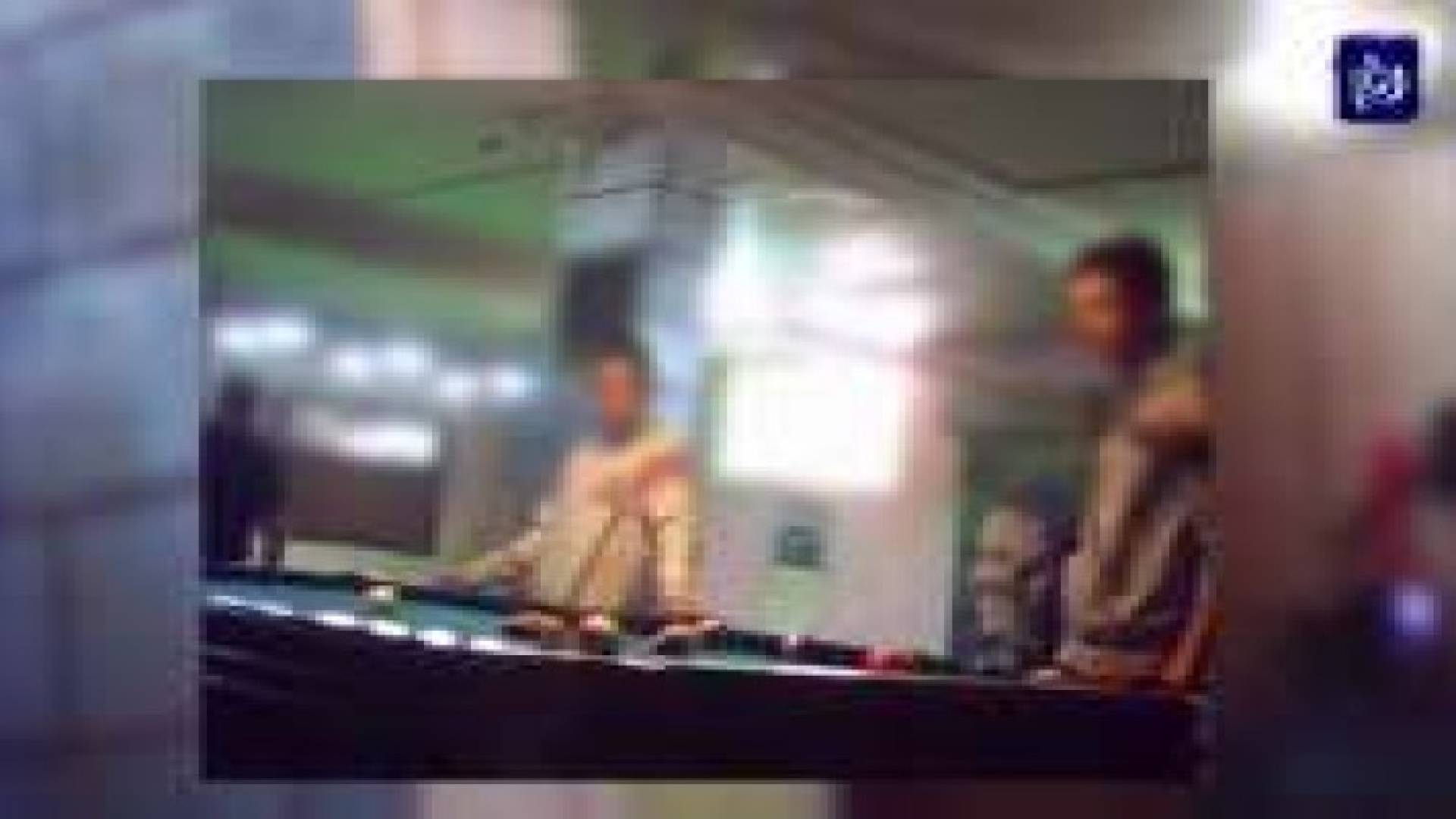 بالفيديو: طلاب "يتسربون " من المدارس الى نوادي " البلياردو"