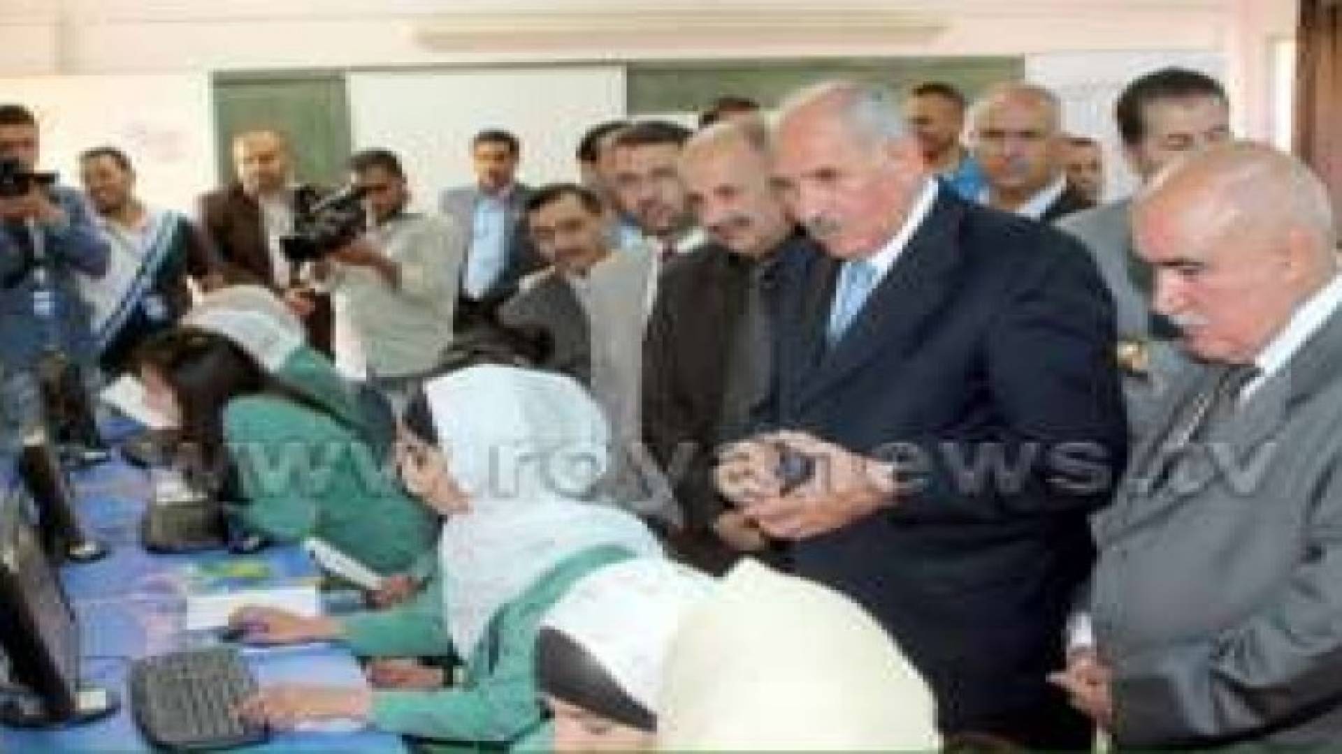 إطلاق مشروع تركيب 100 مختبر حاسوب