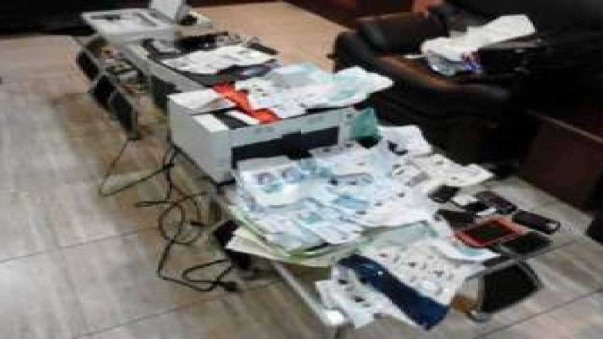 تزوير وتداول البطاقات الأمنية الخاصة باللاجئين السوريين