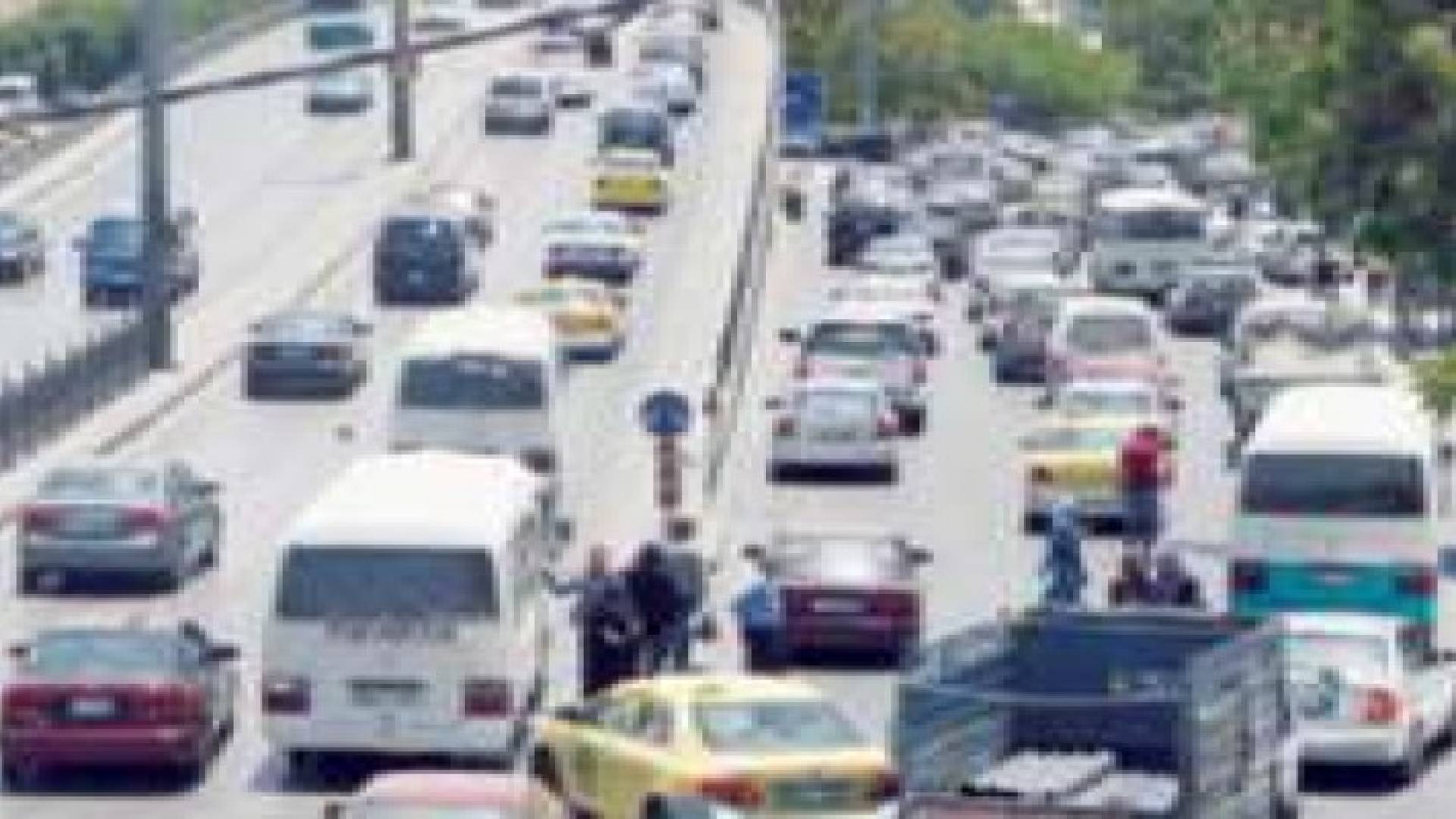 مواطنون يشتكون من ممارسات سلبية في وسائط النقل العام