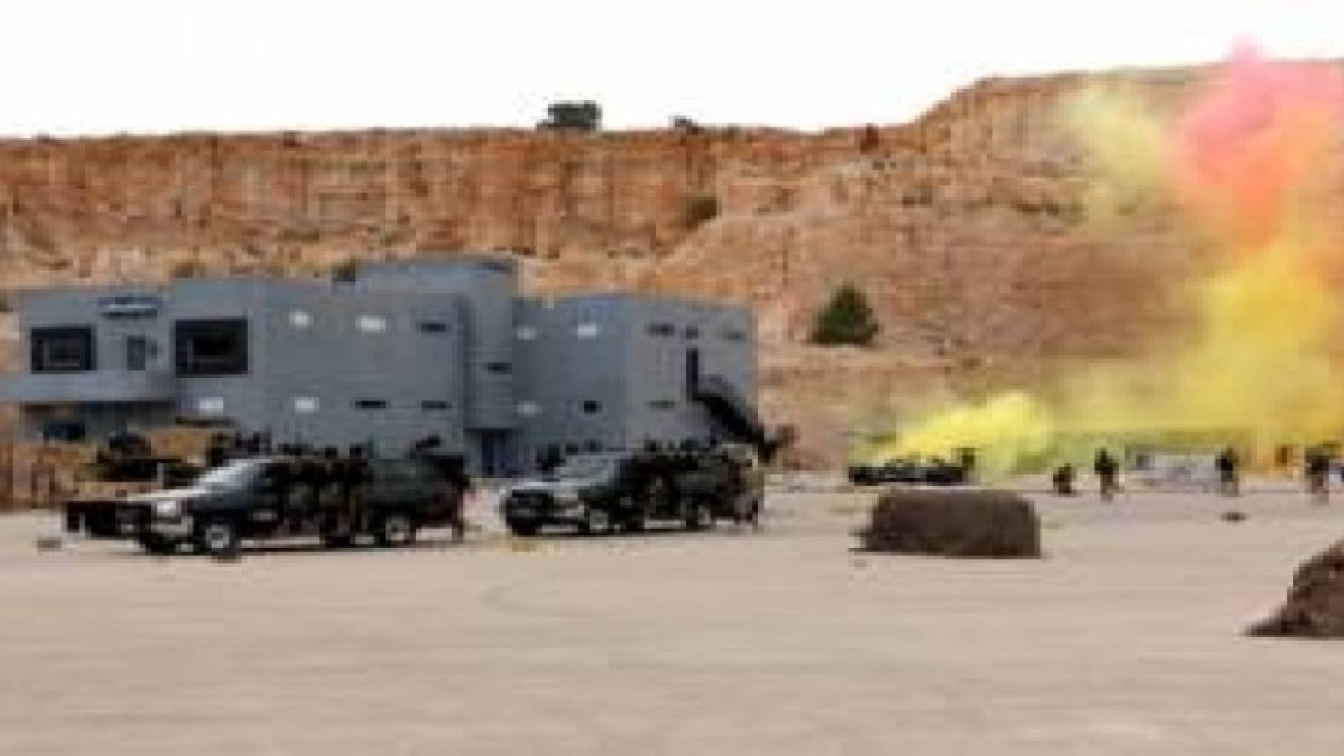 بالصور:  تمرين مكافحة "إرهاب" في بيئة عمليات خطرة