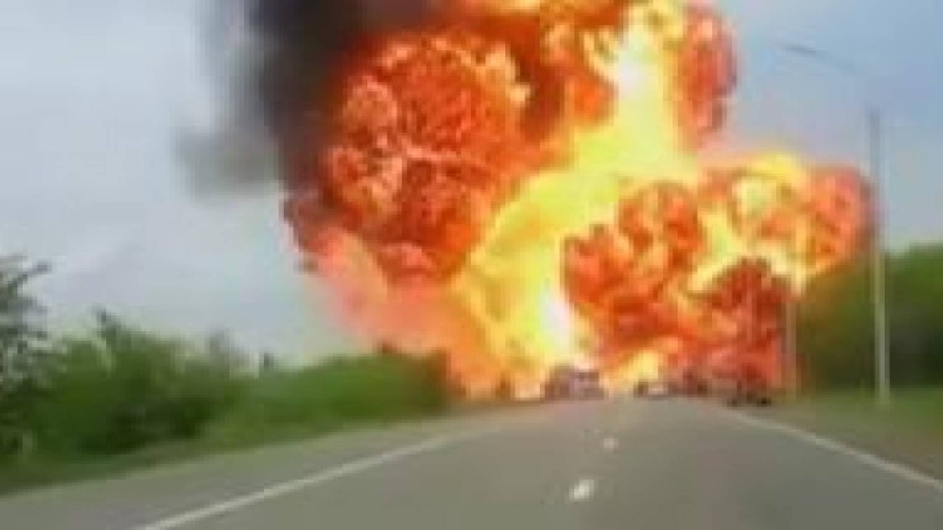 لحظة انفجار شاحنة " كيماويات" جنوب روسيا .. فيديو