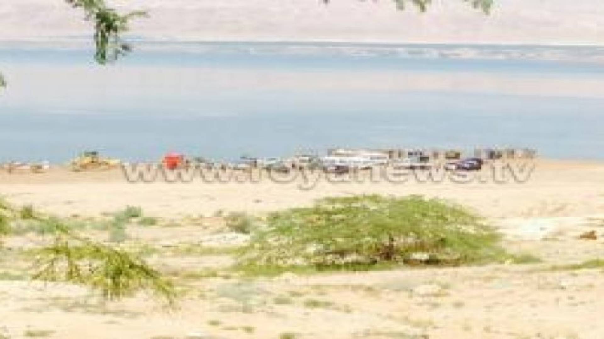 بالصور .. ازالة 54 كشكا في منطقة البحر الميت