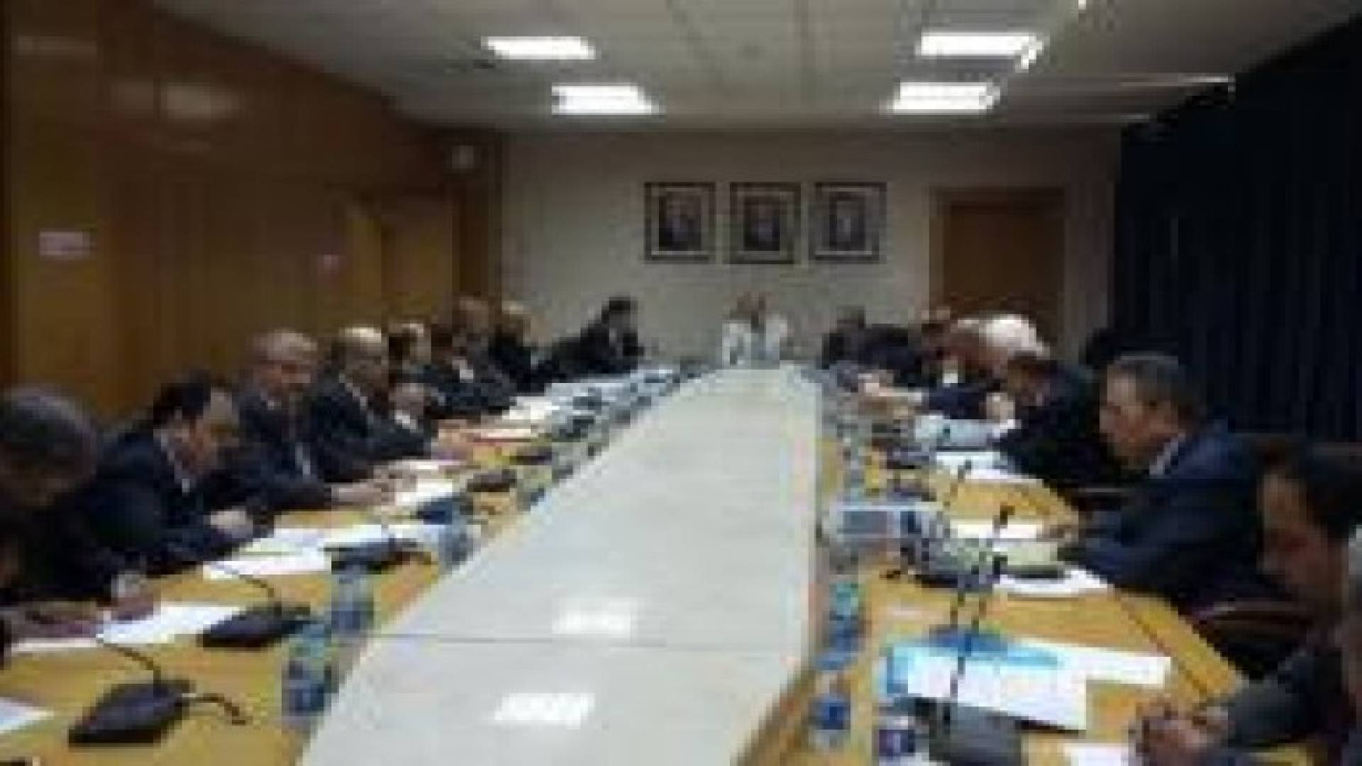 تأخر رصيف الغاز المسال يتسبب في غرمات يومية على الحكومة