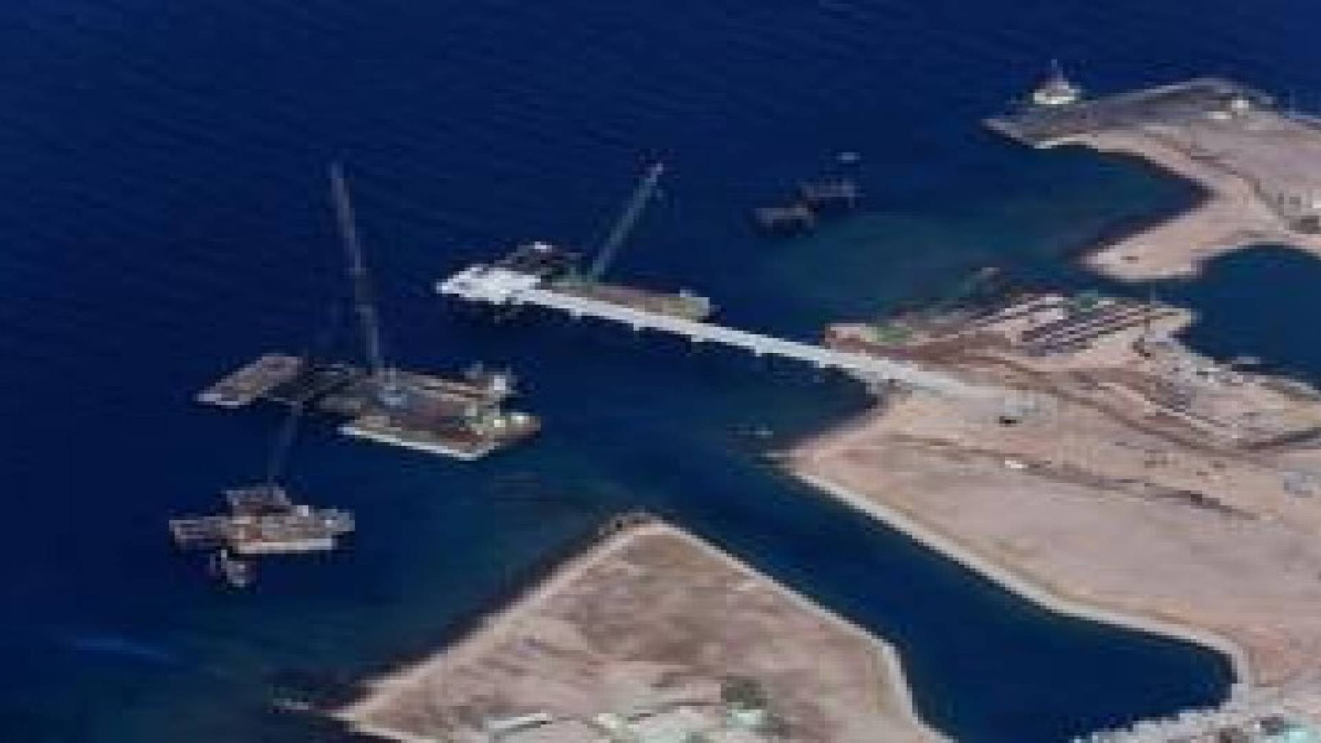 إنجاز 98% من ميناء الغاز المسال وأول باخرة ستصل في 25 ايار الحالي