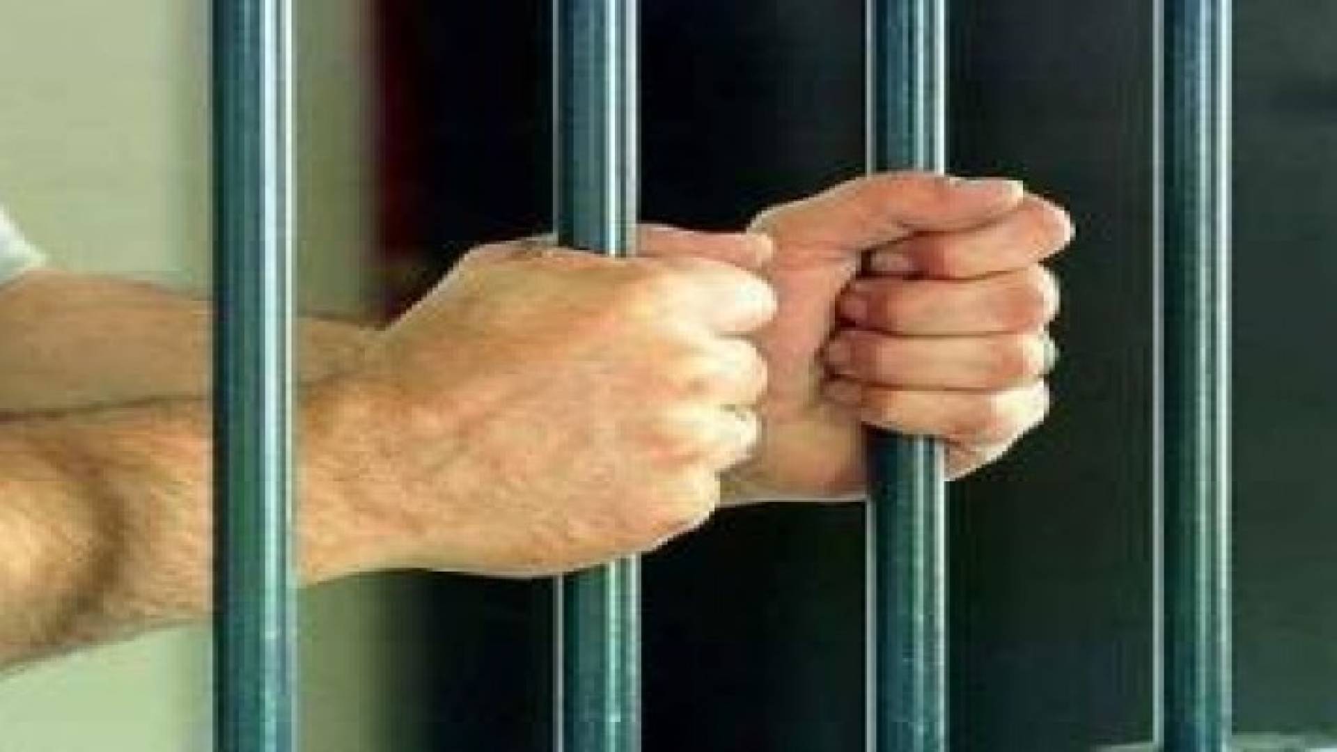 الحبس شهرا لمحام أبدى رغبته بالزواج من موكلته أمام زوجها في عمان