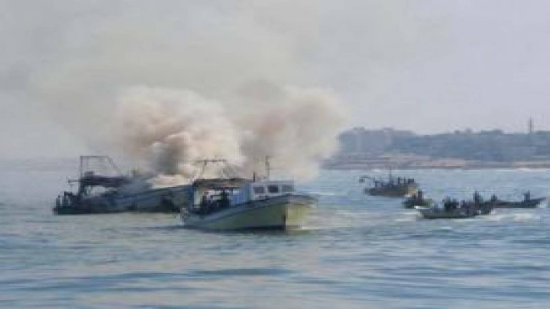 الاحتلال يطلق نيرانه على قوارب صيد فلسطينية ببحر غزة