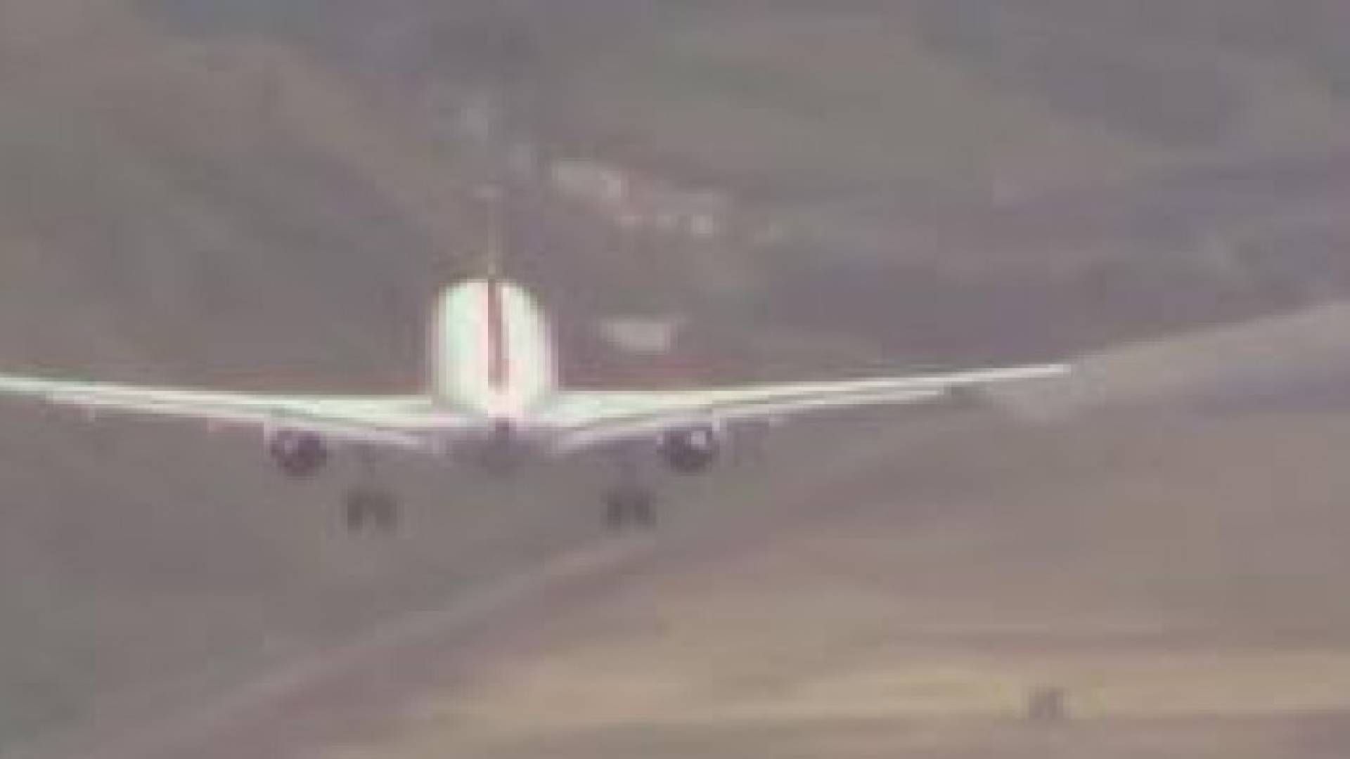 بالفيديو.. الرياح القوية تمنع الطائرات من الهبوط في مطار بالبرتغال