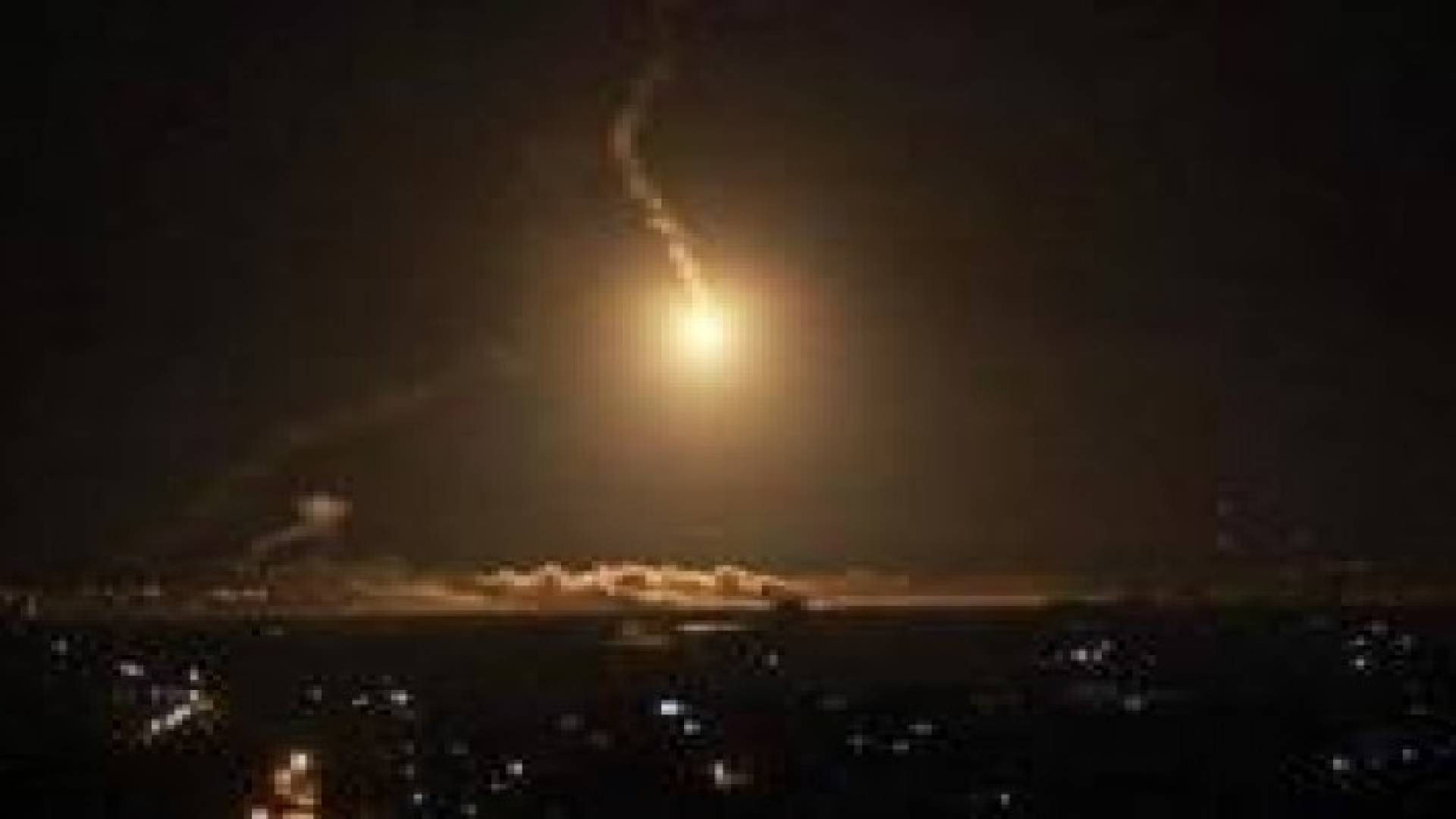 التحالف يشن غارات على معسكر "العند" بلحج جنوبي اليمن