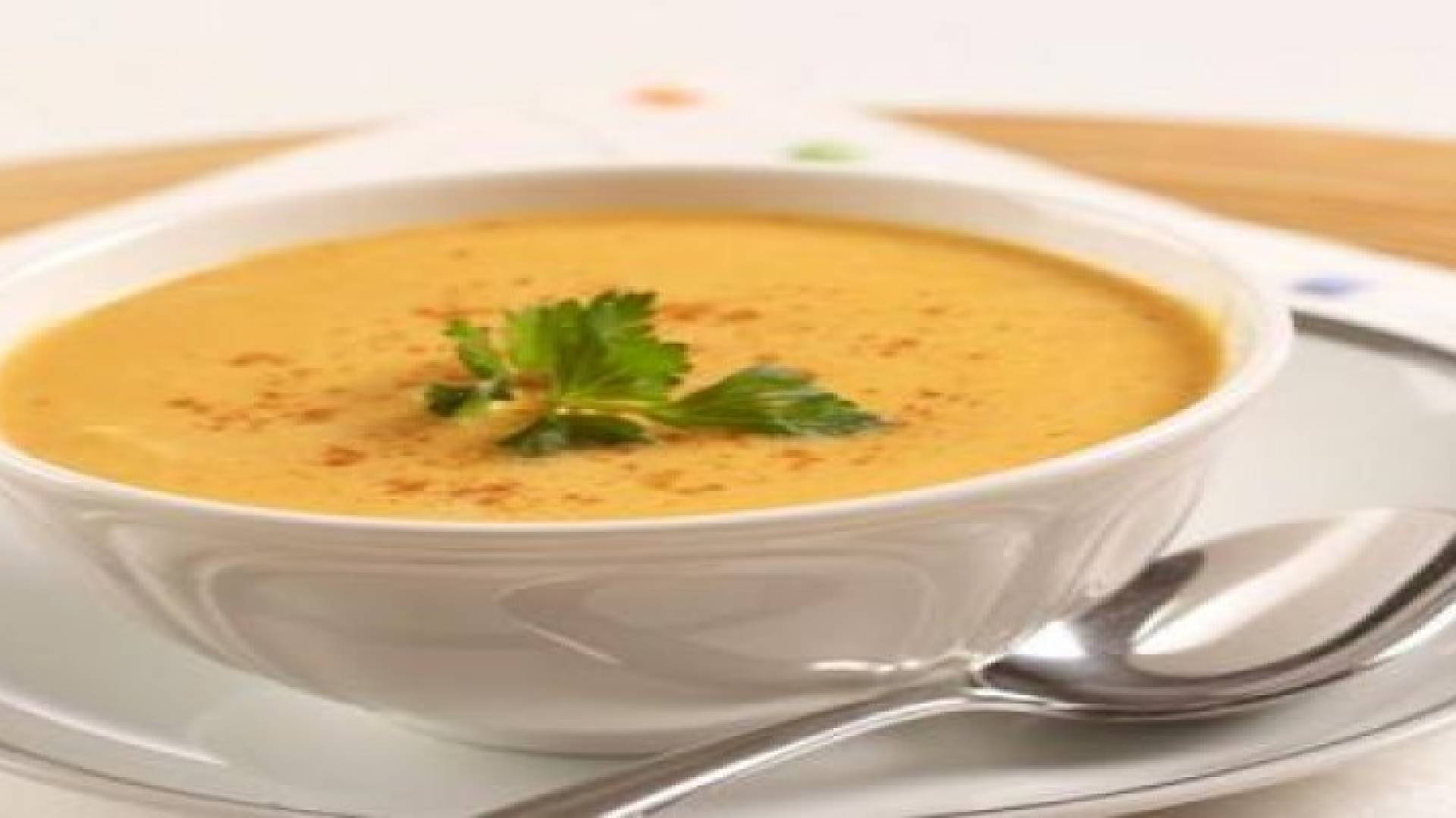 شوربة العدس.. طعام الفقراء الغني بالفوائد