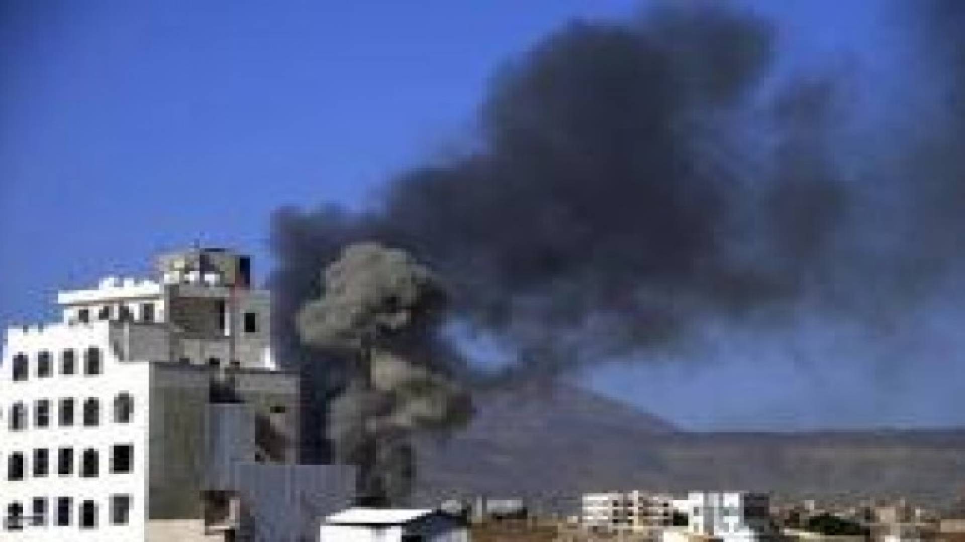 طيران التحالف يقصف قاعدة عسكرية في صنعاء