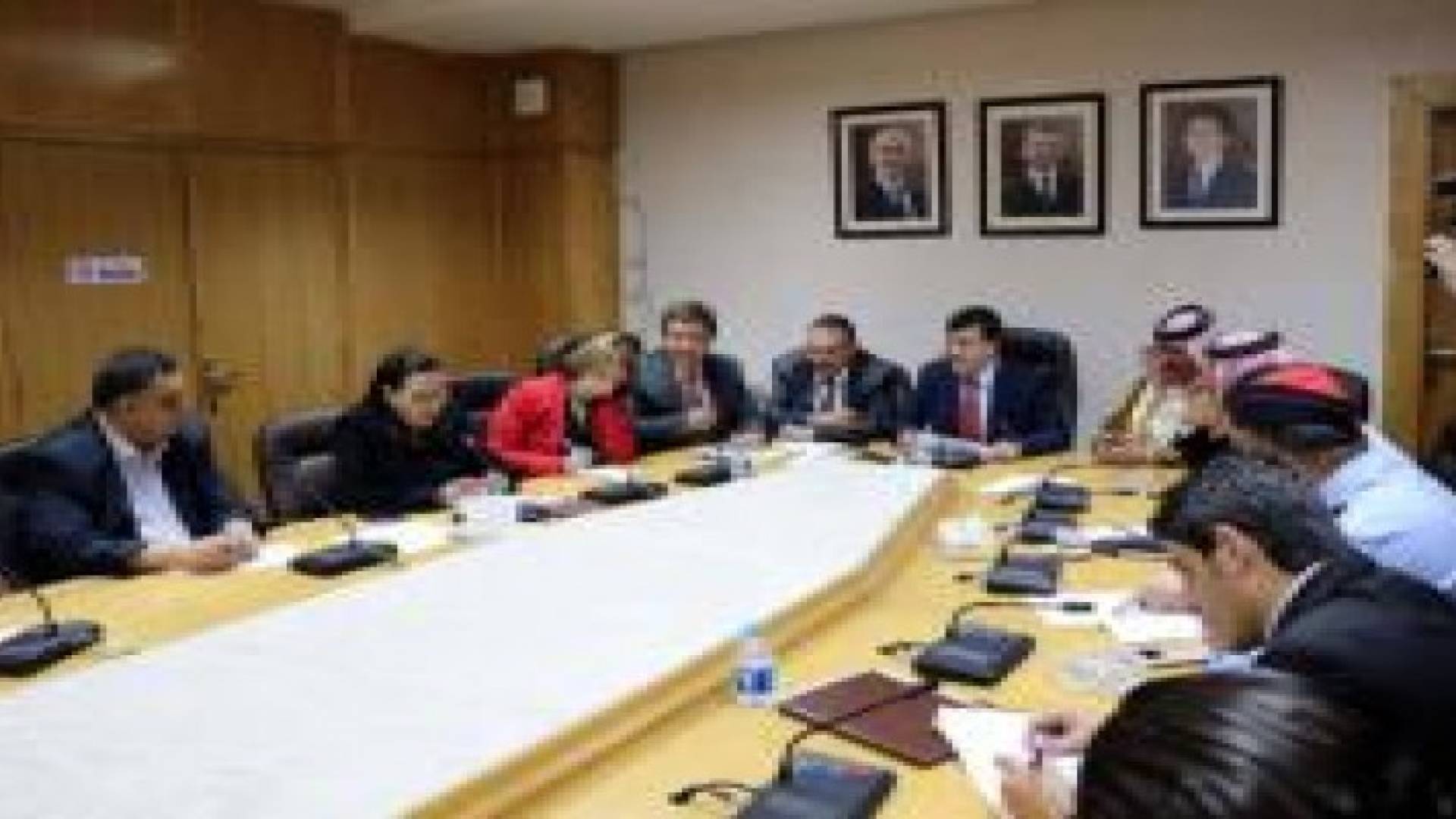 إلزام أصحاب السيارات وسائقي العمومي بـ "الضمان"