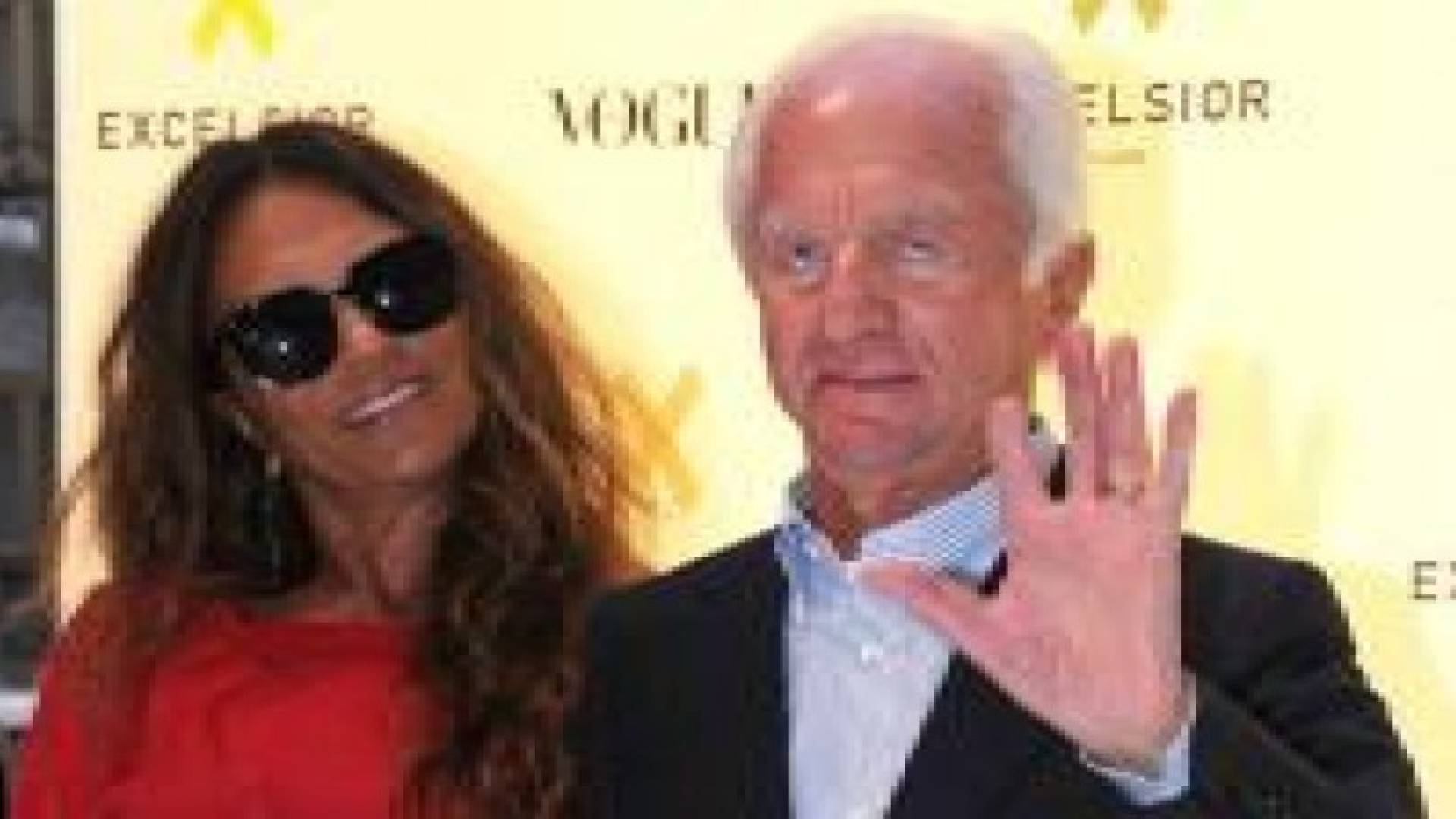 صاحب شركة يهدي موظفيه 10 ملايين دولار بعيد ميلاده الـ80