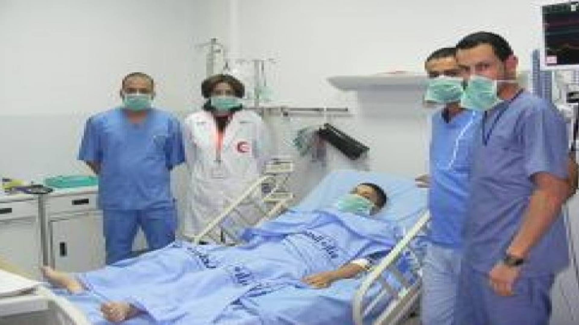 "فلسطين النيابية" تتبرع بأجهزة طبية لمجمع فلسطين الطبي برام الله