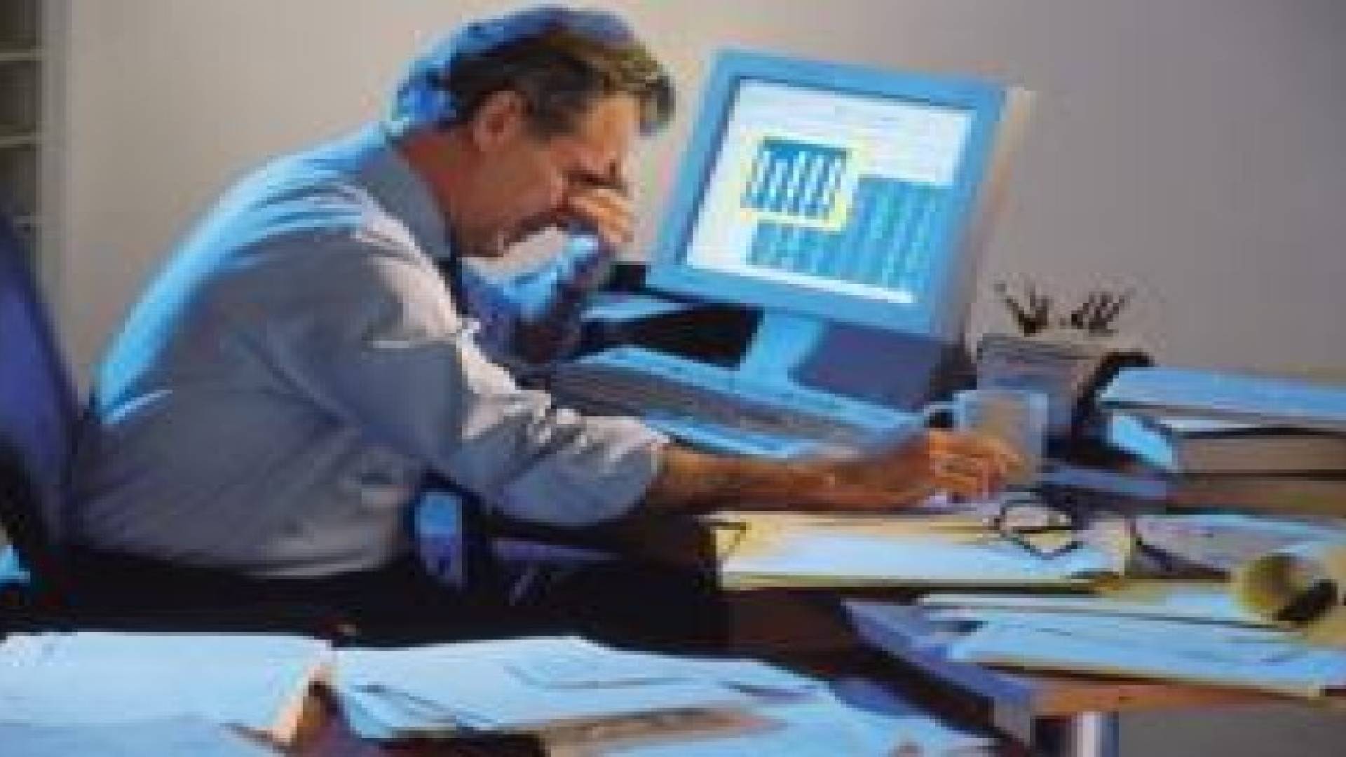 تمارين لاسترخاء العين والظهر أثناء العمل المكتبي