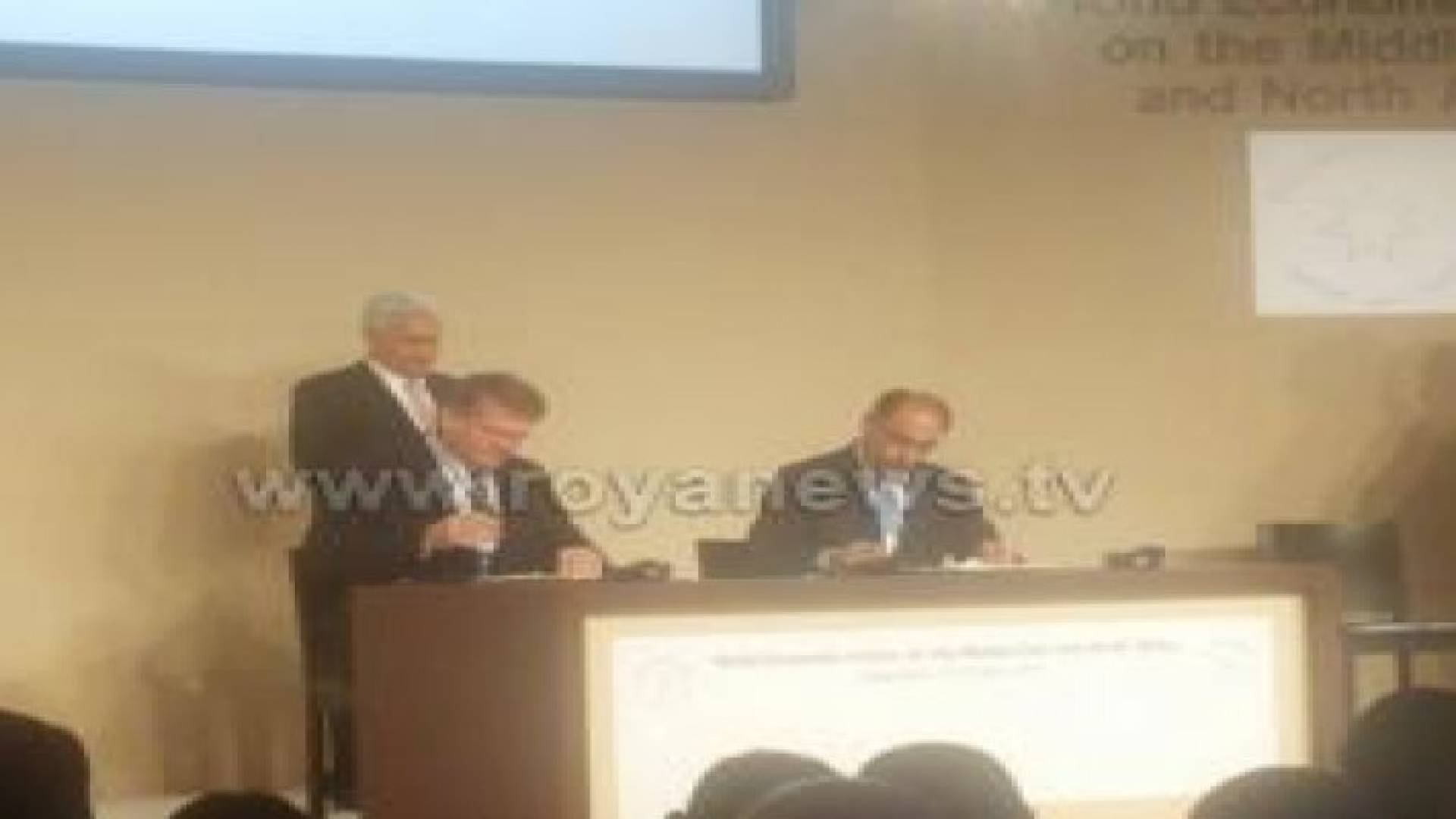 الحكومة توقع مع عدد من المستثمرين اتفاقيات "انطلاقة متجددة"