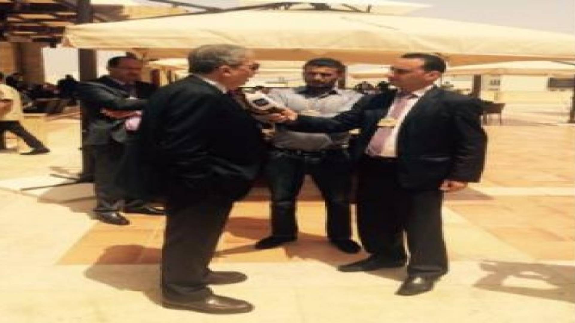 عمرو موسى يدعو السياسين والاقتصادين العرب لمواجهة تحديات المنطقة