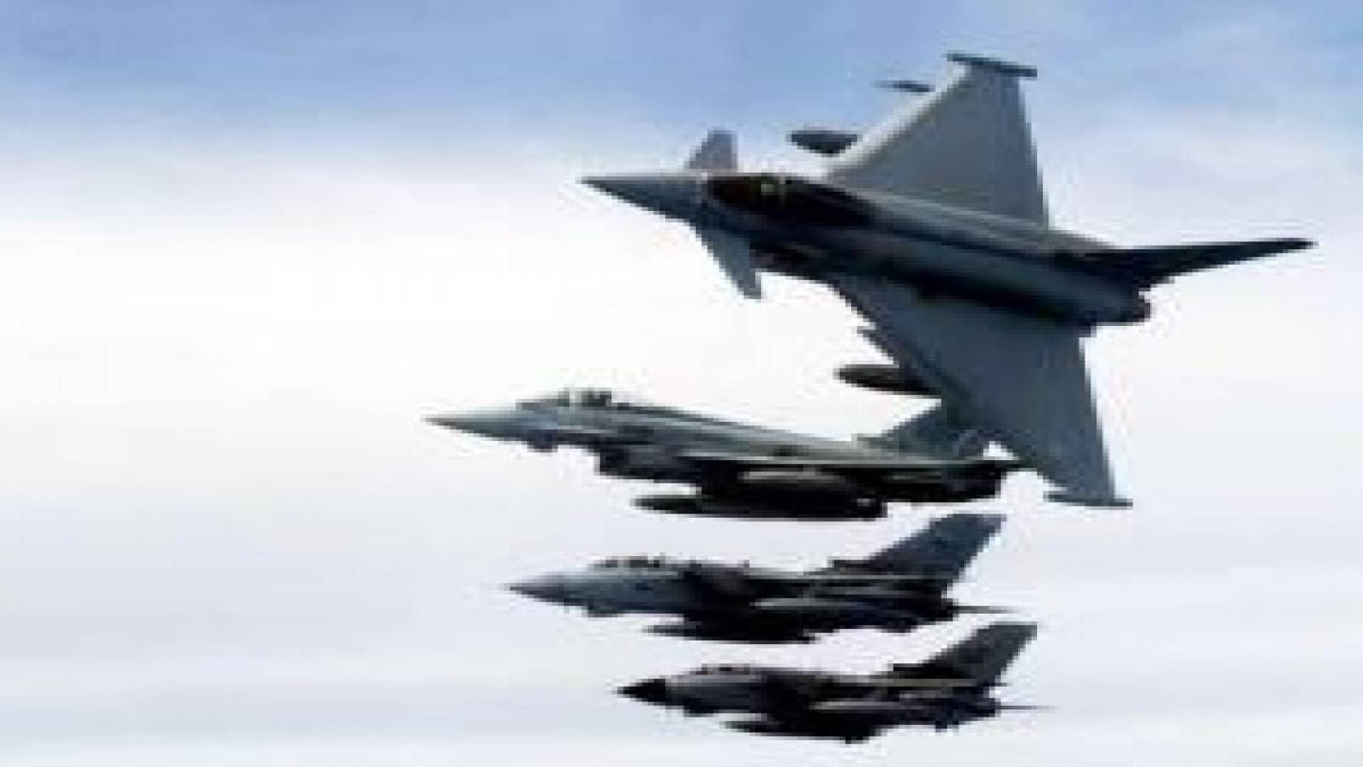طيران التحالف العربي يقصف معسكرين للحوثيين وموالين لصالح جنوبي صنعاء