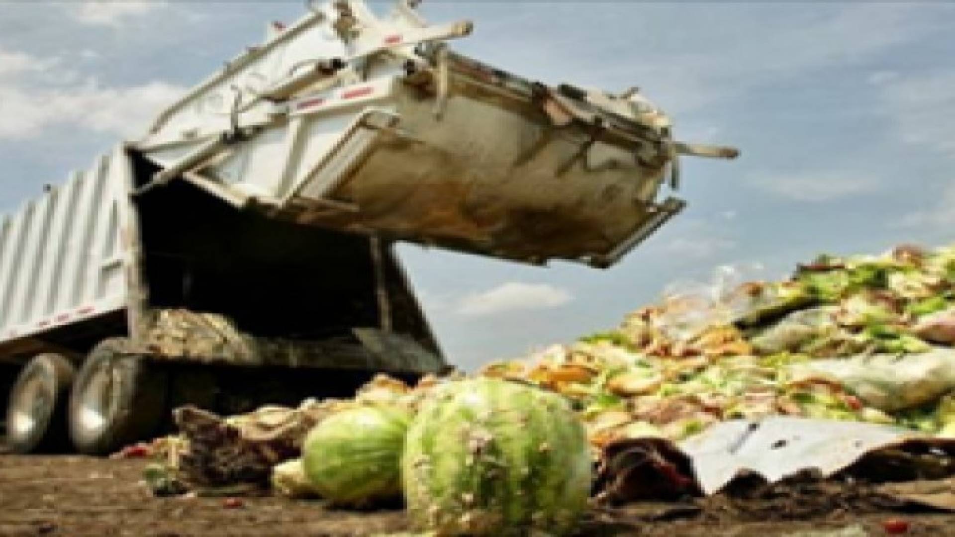 فرنسا تفرض عقوبات على إهدار الطعام