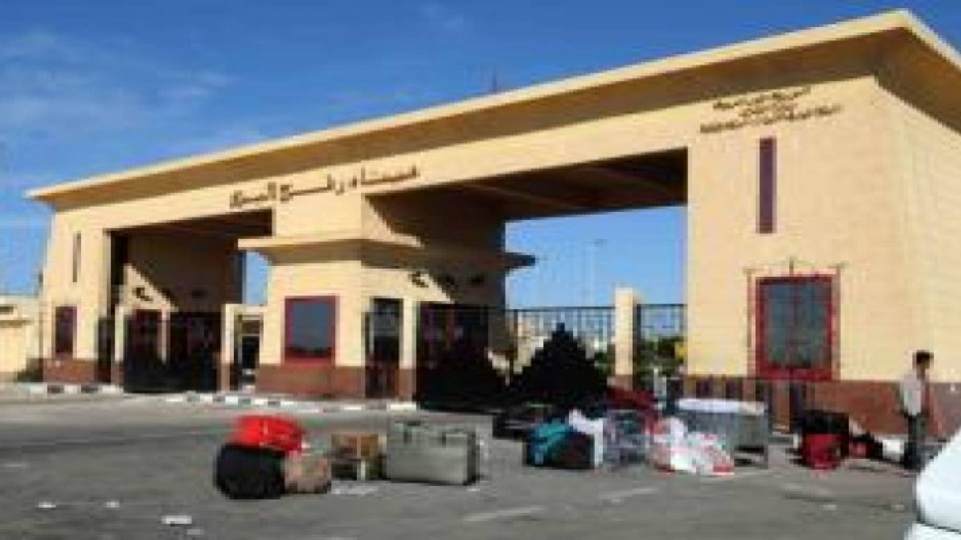 فتح معبر رفح استثنائيا في اتجاه واحد لمرور العالقين في الجانب المصري