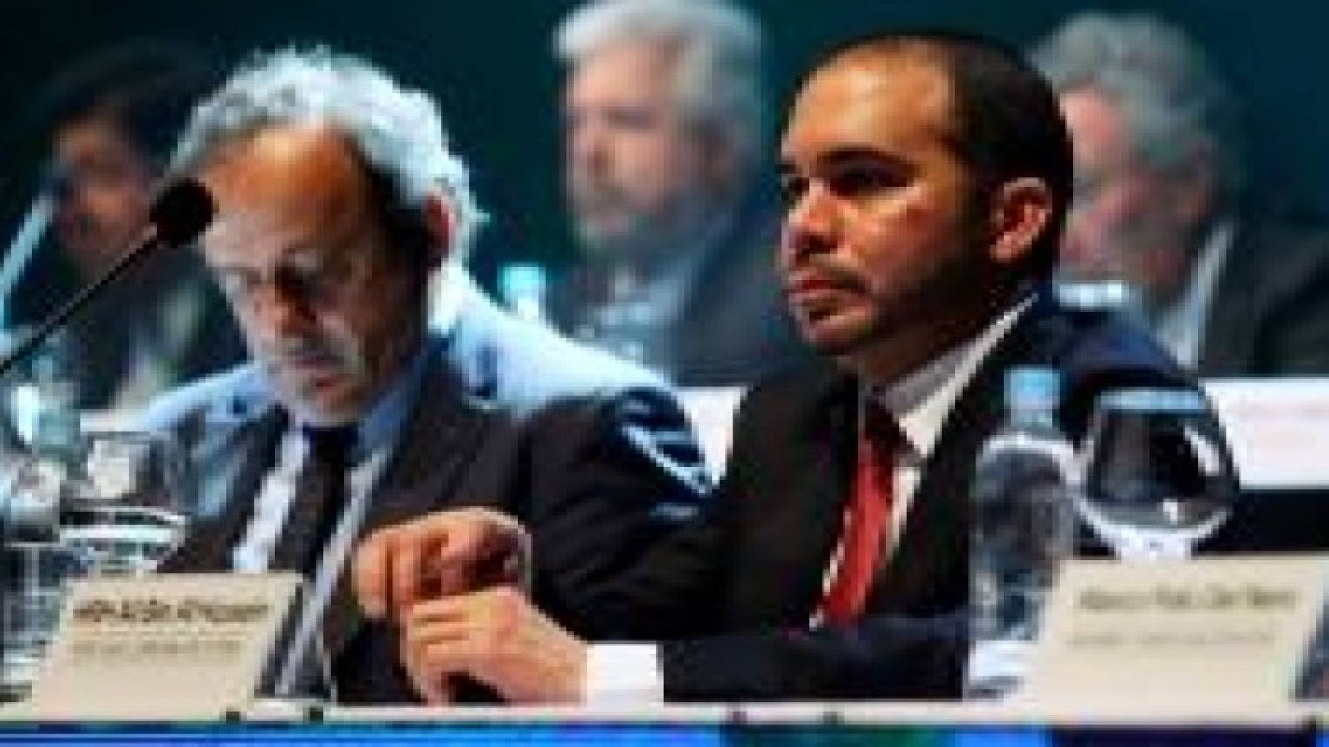 بلاتيني يدعم ترشح سمو الامير علي لرئاسة الفيفا