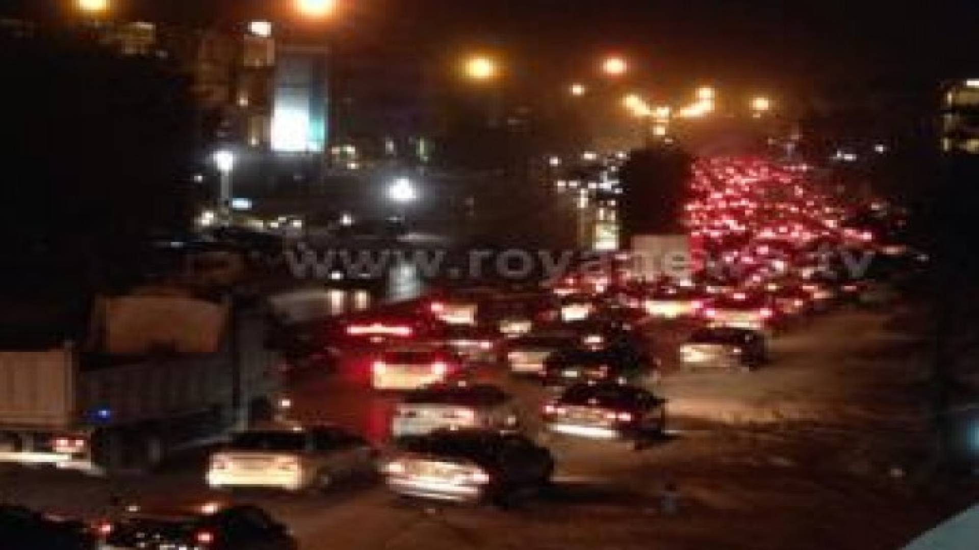 عمان: احتفالات مسائية بعيد الاستقلال .. صور وفيديو