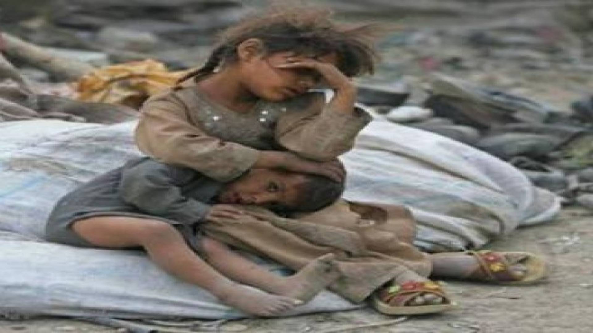 عائلة بلا مأوى في ضاحية الرشيد