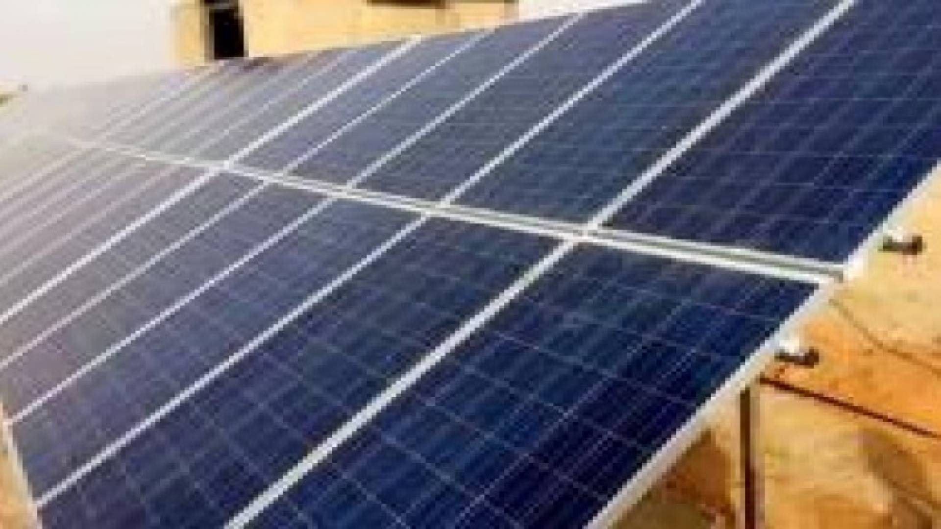 النقل تبدأ بتشغيل نظام الخلايا الشمسية