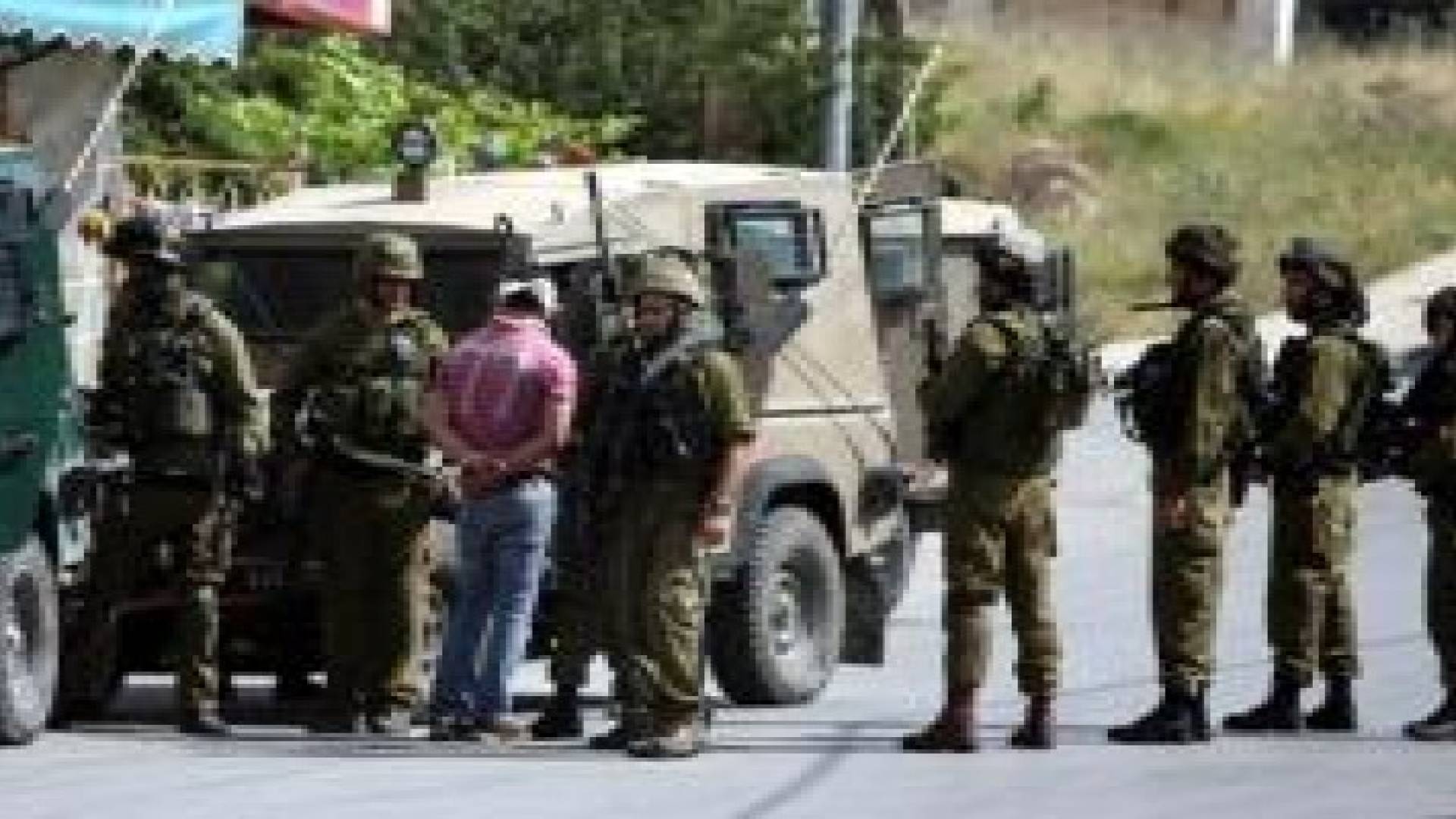 جيش الاحتلال الإسرائيلي يعتقل 23 فلسطينيا في الضفة الغربية